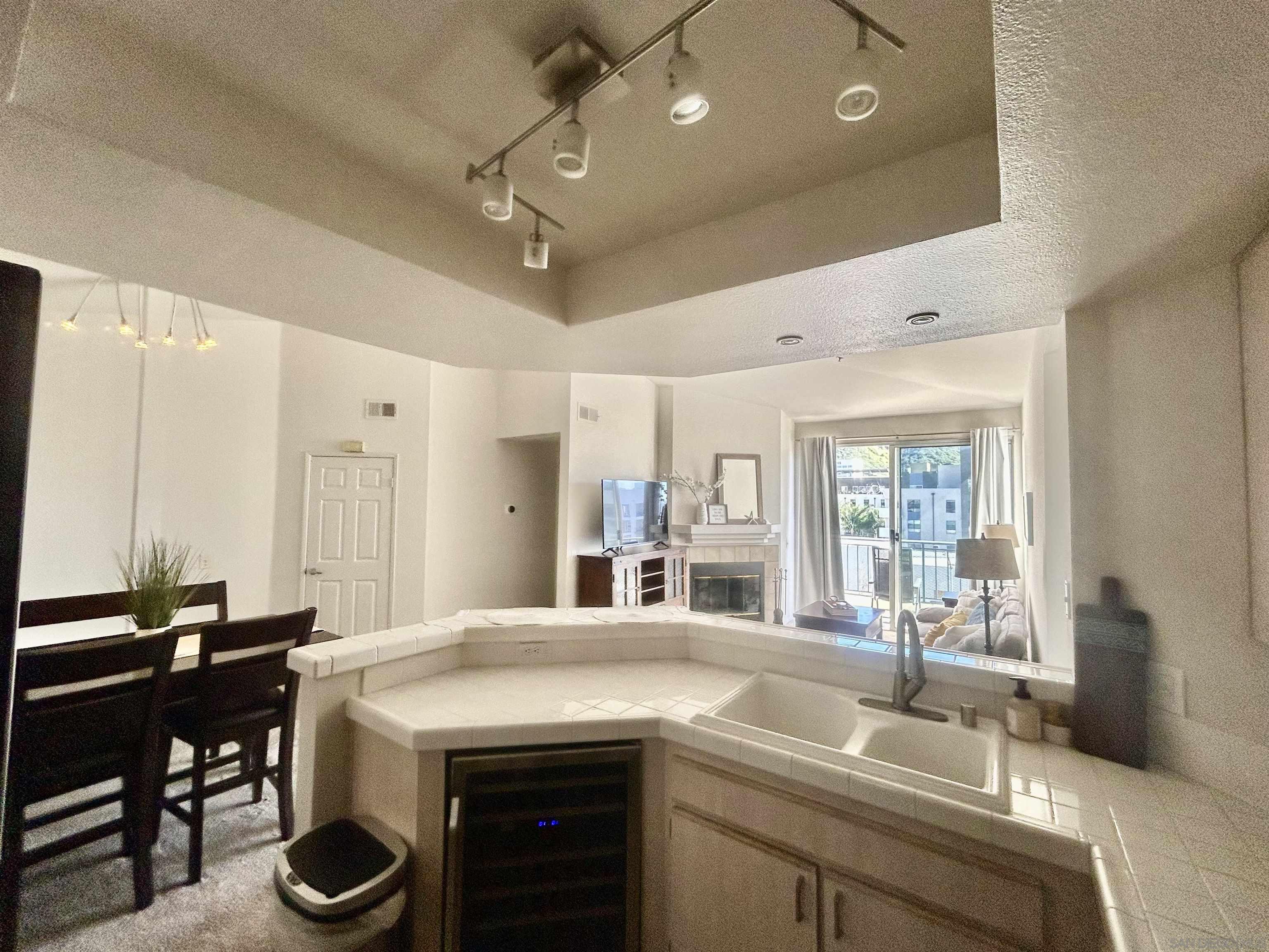 Detail Gallery Image 8 of 14 For 640  Camino De La Reina  #1405,  San Diego,  CA 92108 - 1 Beds | 1 Baths