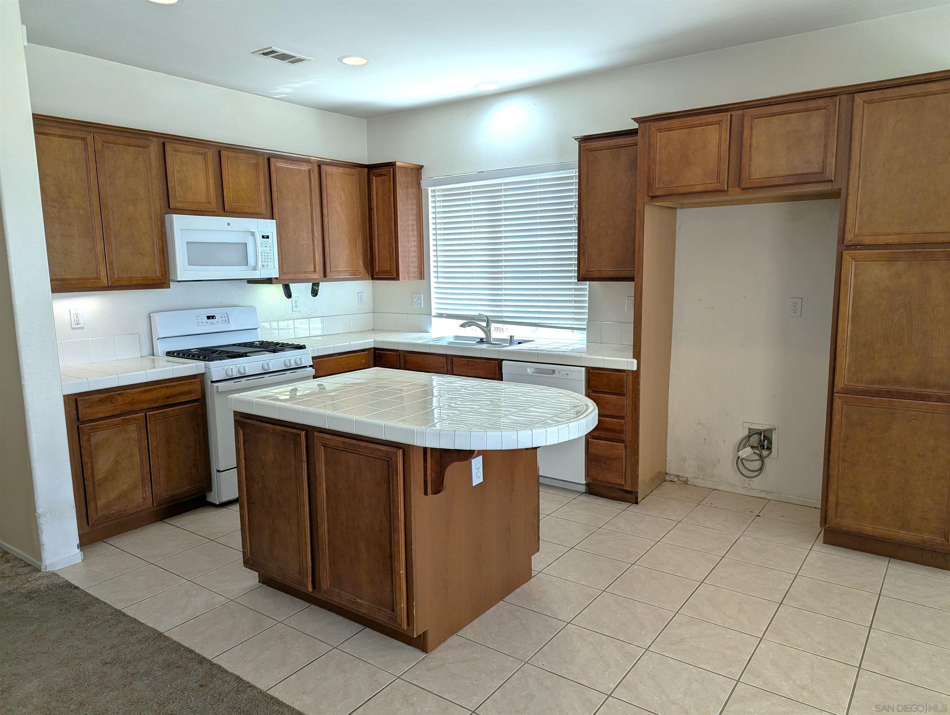 Detail Gallery Image 15 of 27 For 13254  High Mesa, Victorville,  CA 92395 - 3 Beds | 2 Baths