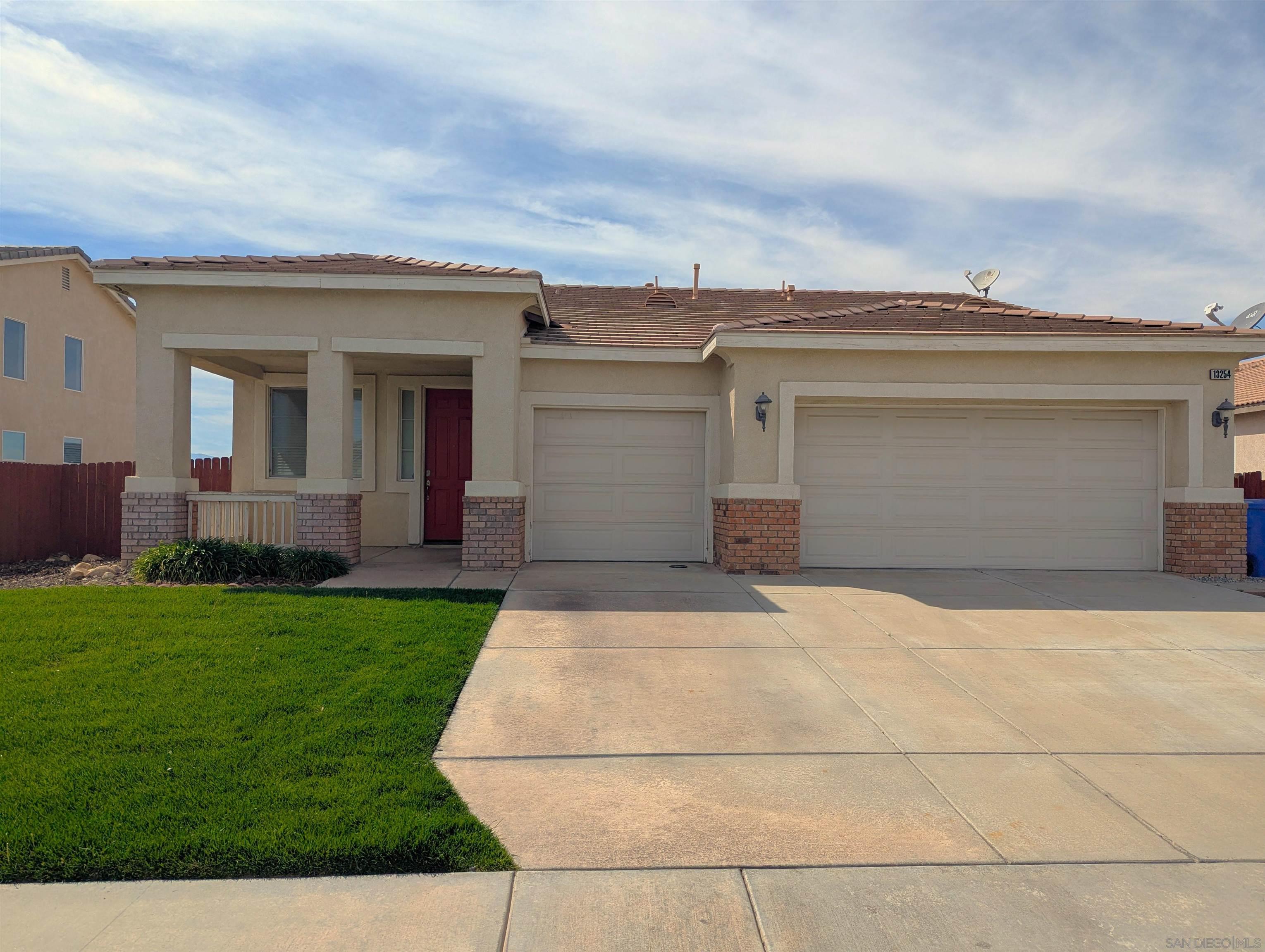 Detail Gallery Image 4 of 27 For 13254  High Mesa, Victorville,  CA 92395 - 3 Beds | 2 Baths
