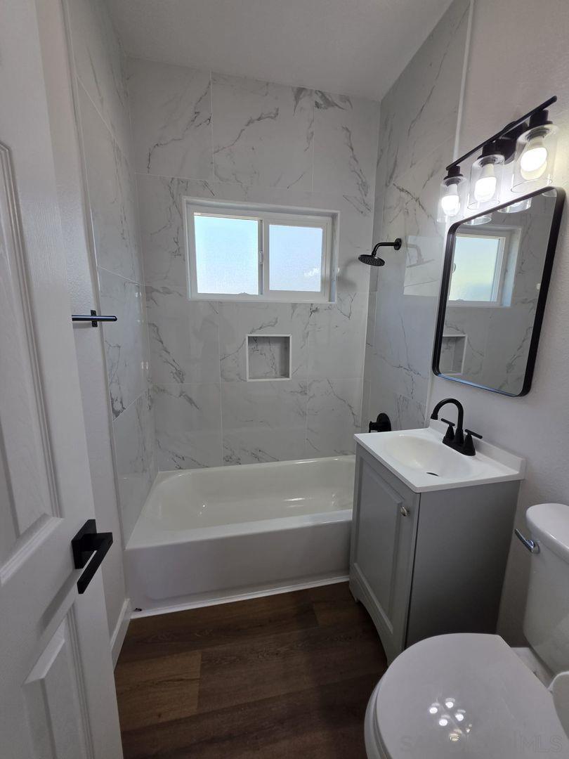 Detail Gallery Image 7 of 11 For 3262  Steel St, San Diego,  CA 92113 - 2 Beds | 1 Baths