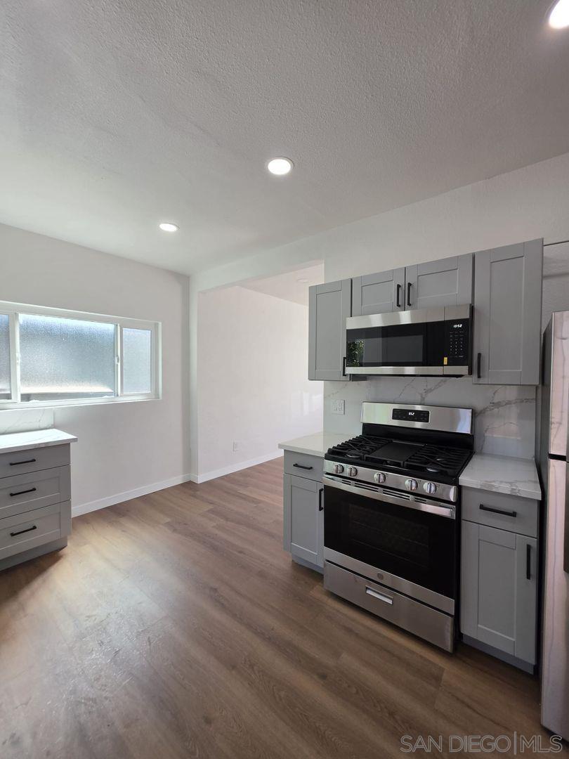 Detail Gallery Image 9 of 11 For 3262  Steel St, San Diego,  CA 92113 - 2 Beds | 1 Baths