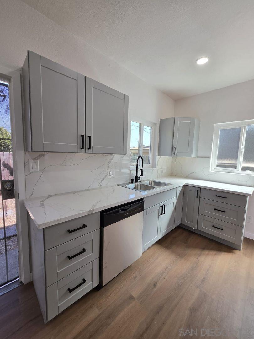 Detail Gallery Image 10 of 11 For 3262  Steel St, San Diego,  CA 92113 - 2 Beds | 1 Baths