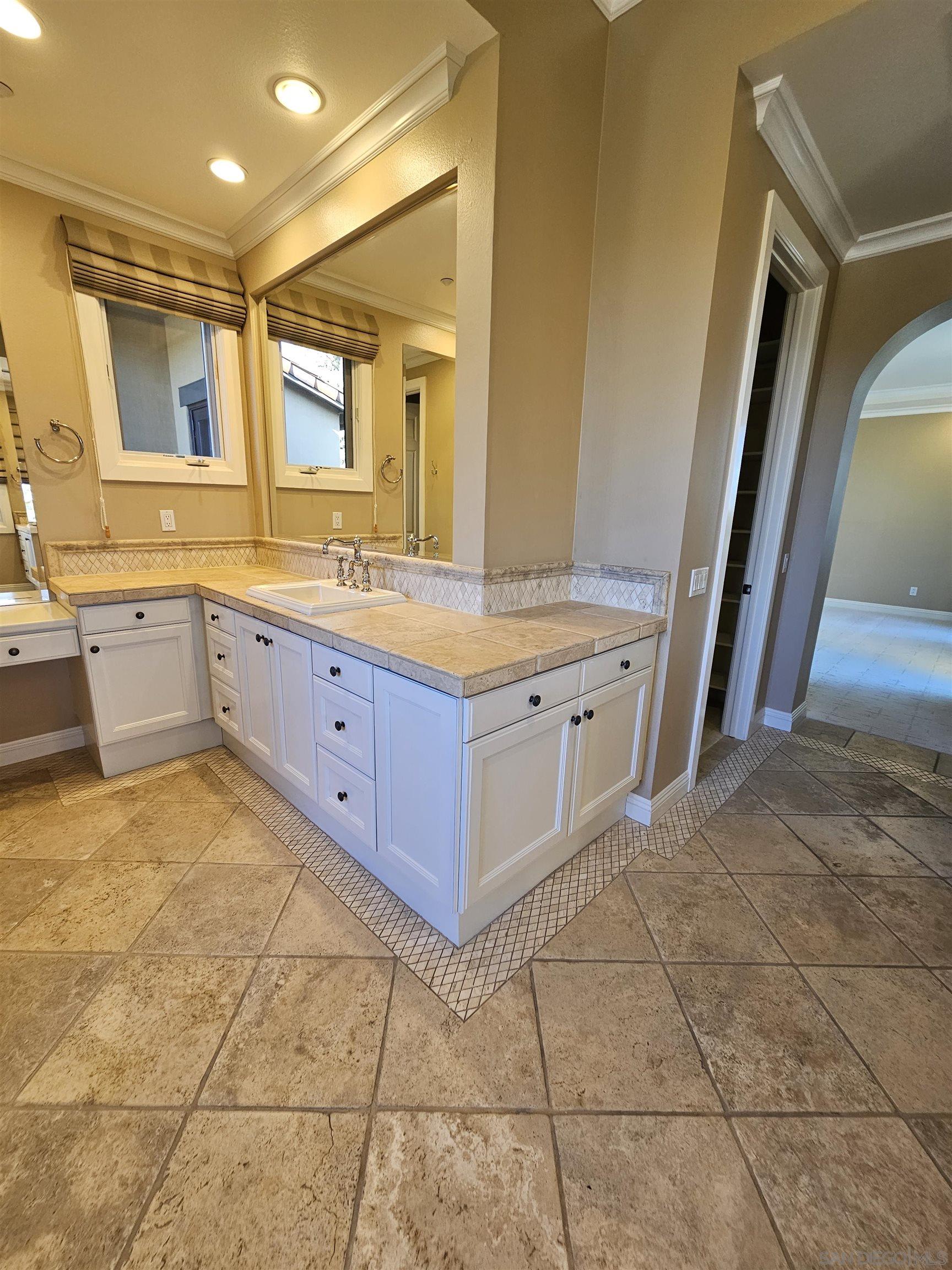 Detail Gallery Image 17 of 32 For 8418  Run of the Knolls, San Diego,  CA 92127 - 5 Beds | 5/1 Baths