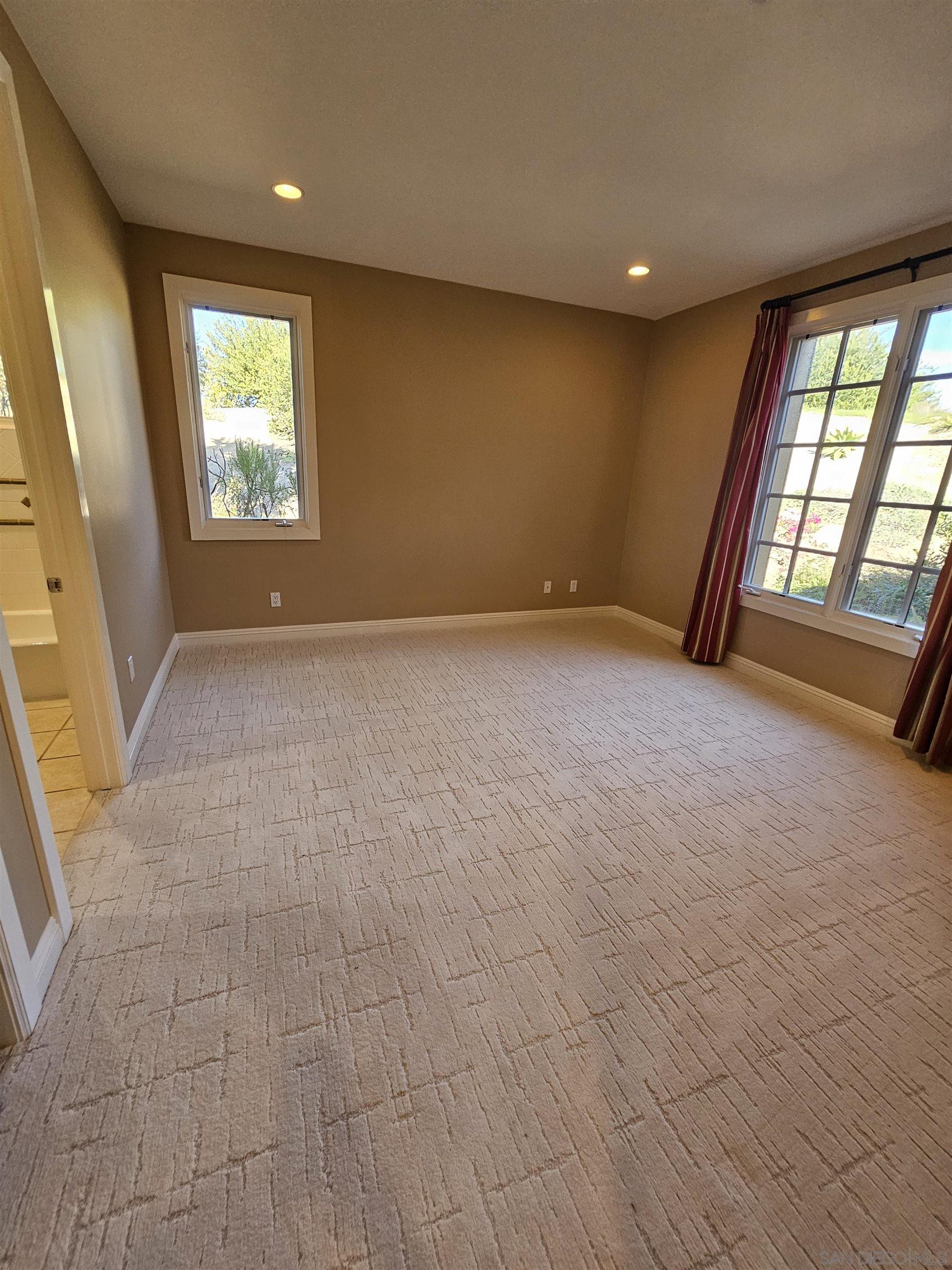 Detail Gallery Image 19 of 32 For 8418  Run of the Knolls, San Diego,  CA 92127 - 5 Beds | 5/1 Baths