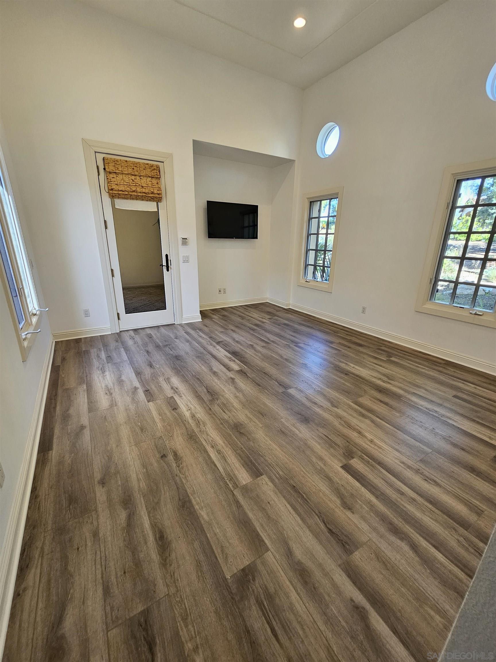 Detail Gallery Image 25 of 32 For 8418  Run of the Knolls, San Diego,  CA 92127 - 5 Beds | 5/1 Baths