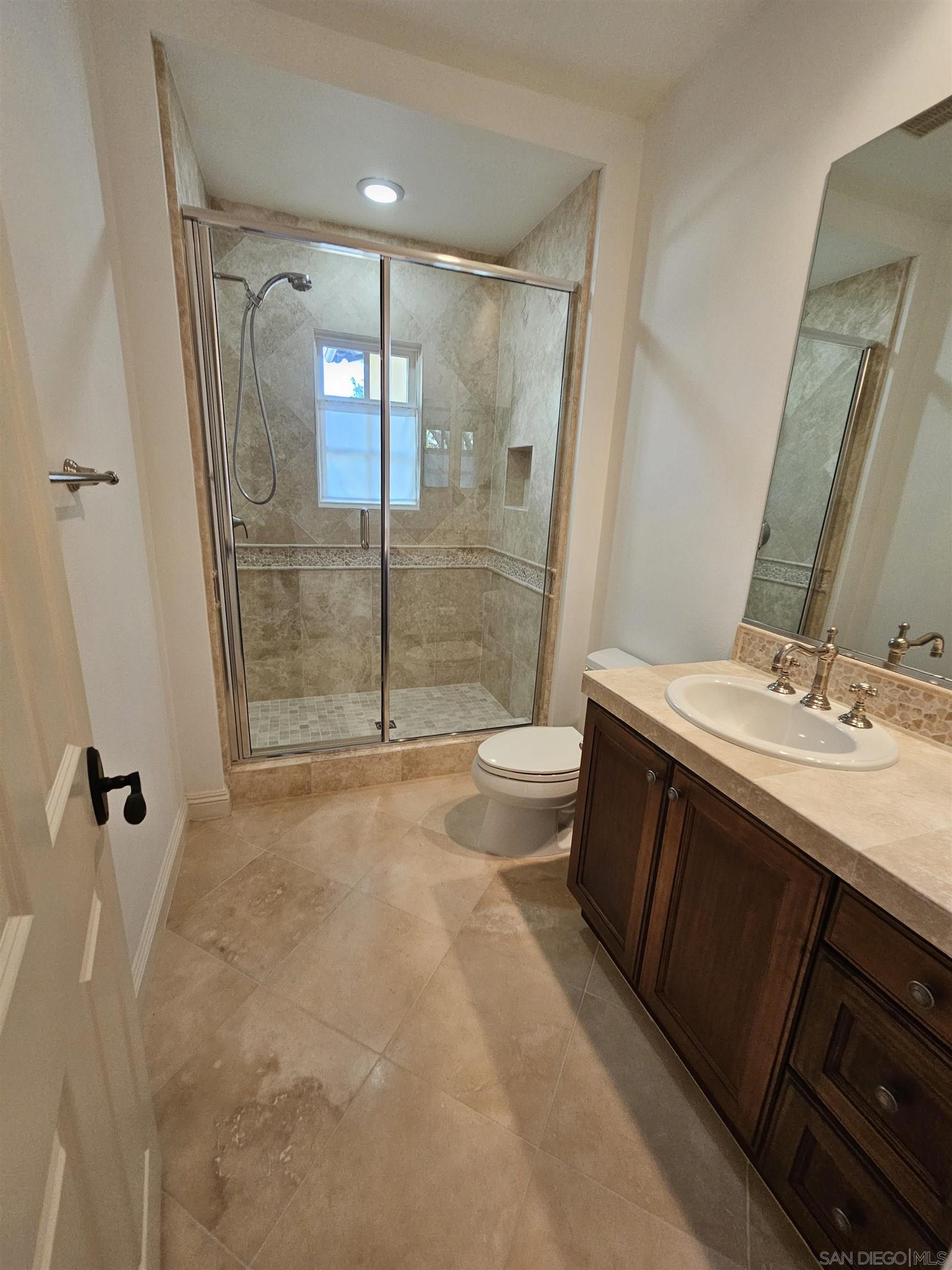 Detail Gallery Image 26 of 32 For 8418  Run of the Knolls, San Diego,  CA 92127 - 5 Beds | 5/1 Baths