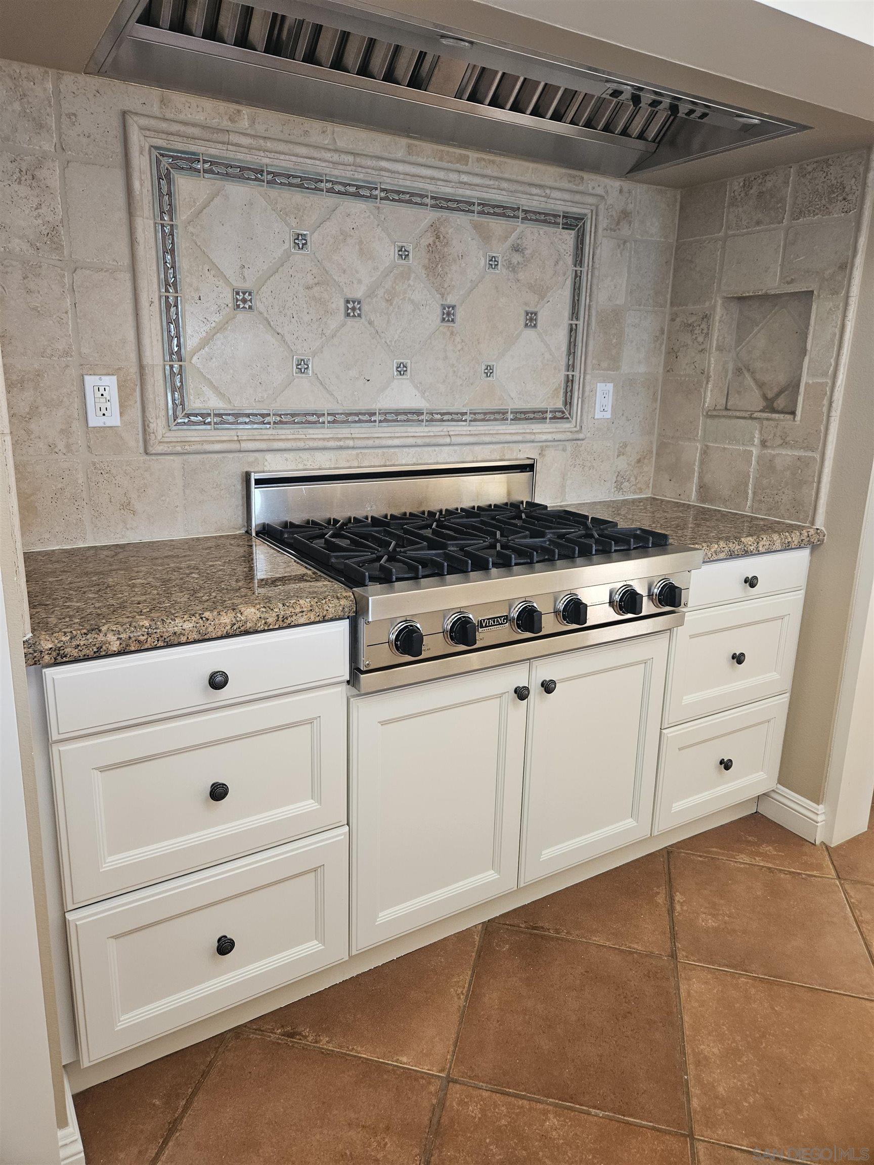 Detail Gallery Image 6 of 32 For 8418  Run of the Knolls, San Diego,  CA 92127 - 5 Beds | 5/1 Baths