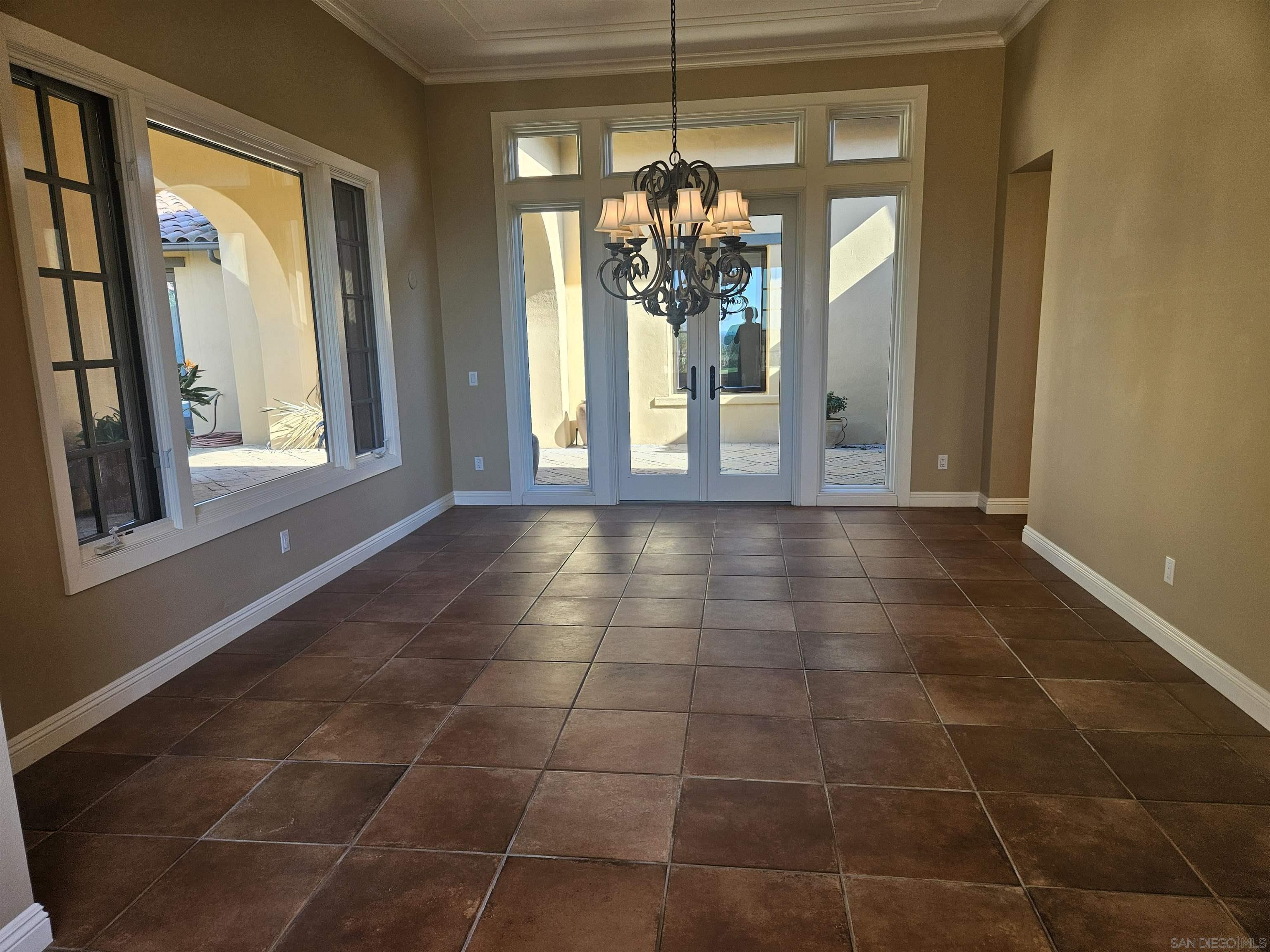 Detail Gallery Image 10 of 32 For 8418  Run of the Knolls, San Diego,  CA 92127 - 5 Beds | 5/1 Baths