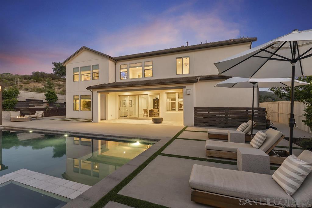 Detail Gallery Image 2 of 44 For 2984  Hayloft Pl, Escondido,  CA 92029 - 6 Beds | 4/1 Baths