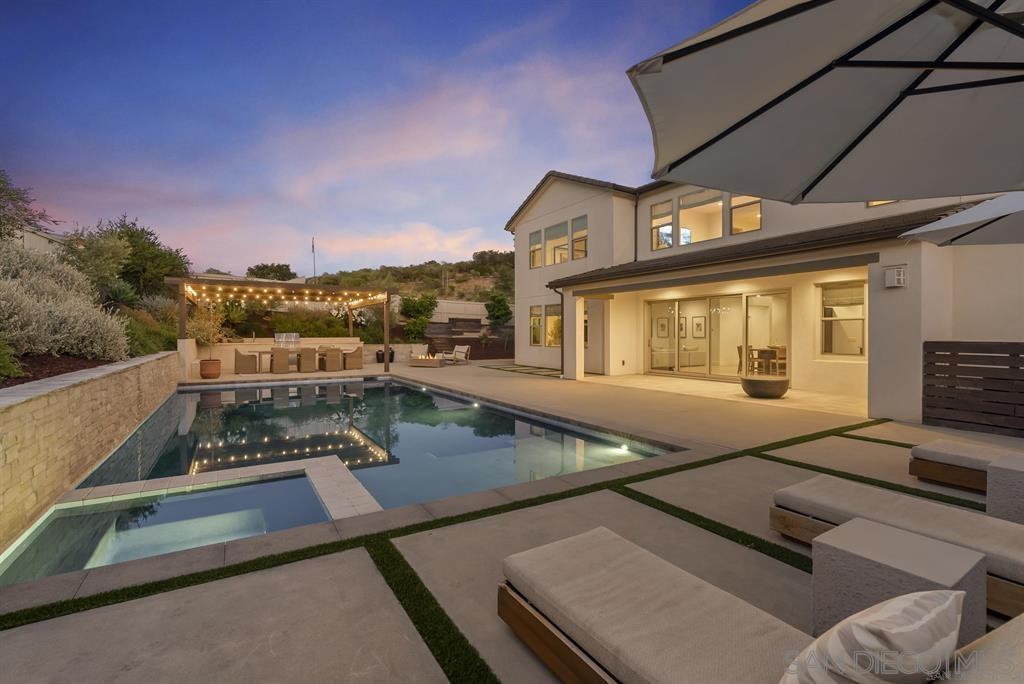 Detail Gallery Image 3 of 44 For 2984  Hayloft Pl, Escondido,  CA 92029 - 6 Beds | 4/1 Baths