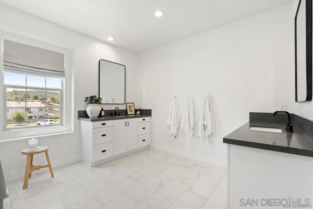 Detail Gallery Image 22 of 44 For 2984  Hayloft Pl, Escondido,  CA 92029 - 6 Beds | 4/1 Baths