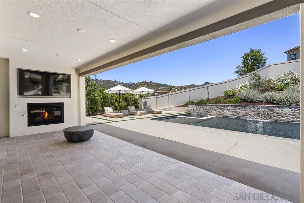 Detail Gallery Image 4 of 44 For 2984  Hayloft Pl, Escondido,  CA 92029 - 6 Beds | 4/1 Baths