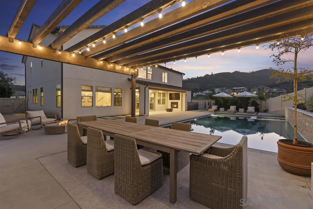 Detail Gallery Image 8 of 44 For 2984  Hayloft Pl, Escondido,  CA 92029 - 6 Beds | 4/1 Baths