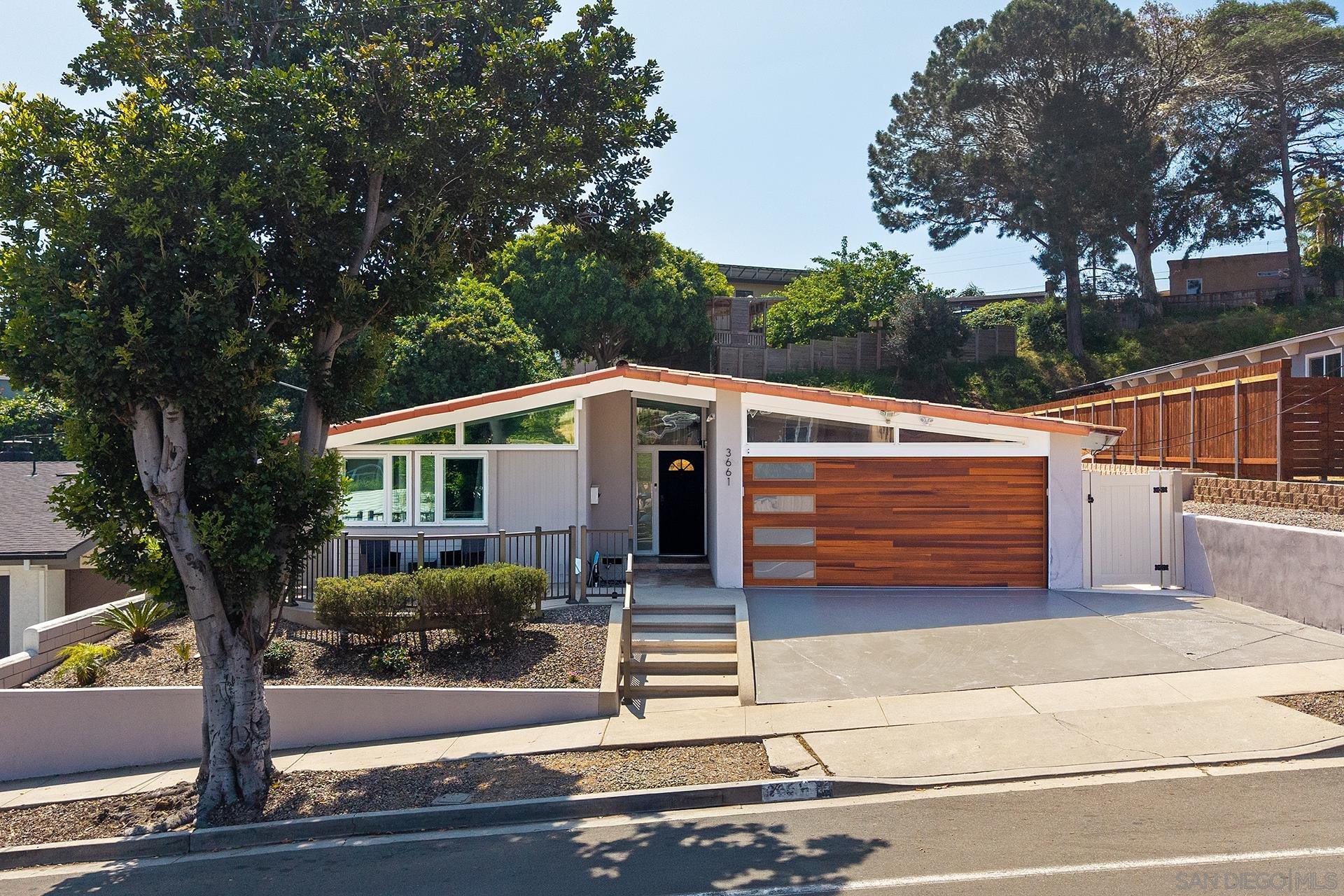 Detail Gallery Image 2 of 71 For 3661  Leland St, San Diego,  CA 92106 - 4 Beds | 2 Baths