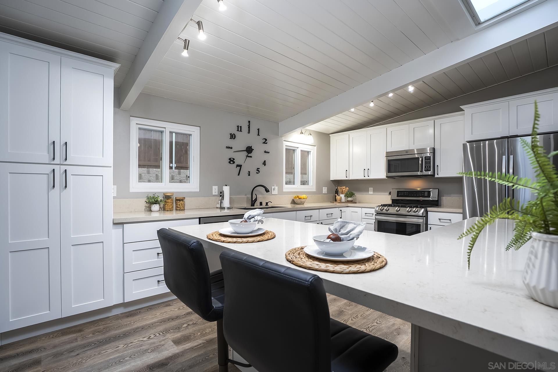 Detail Gallery Image 14 of 71 For 3661  Leland St, San Diego,  CA 92106 - 4 Beds | 2 Baths