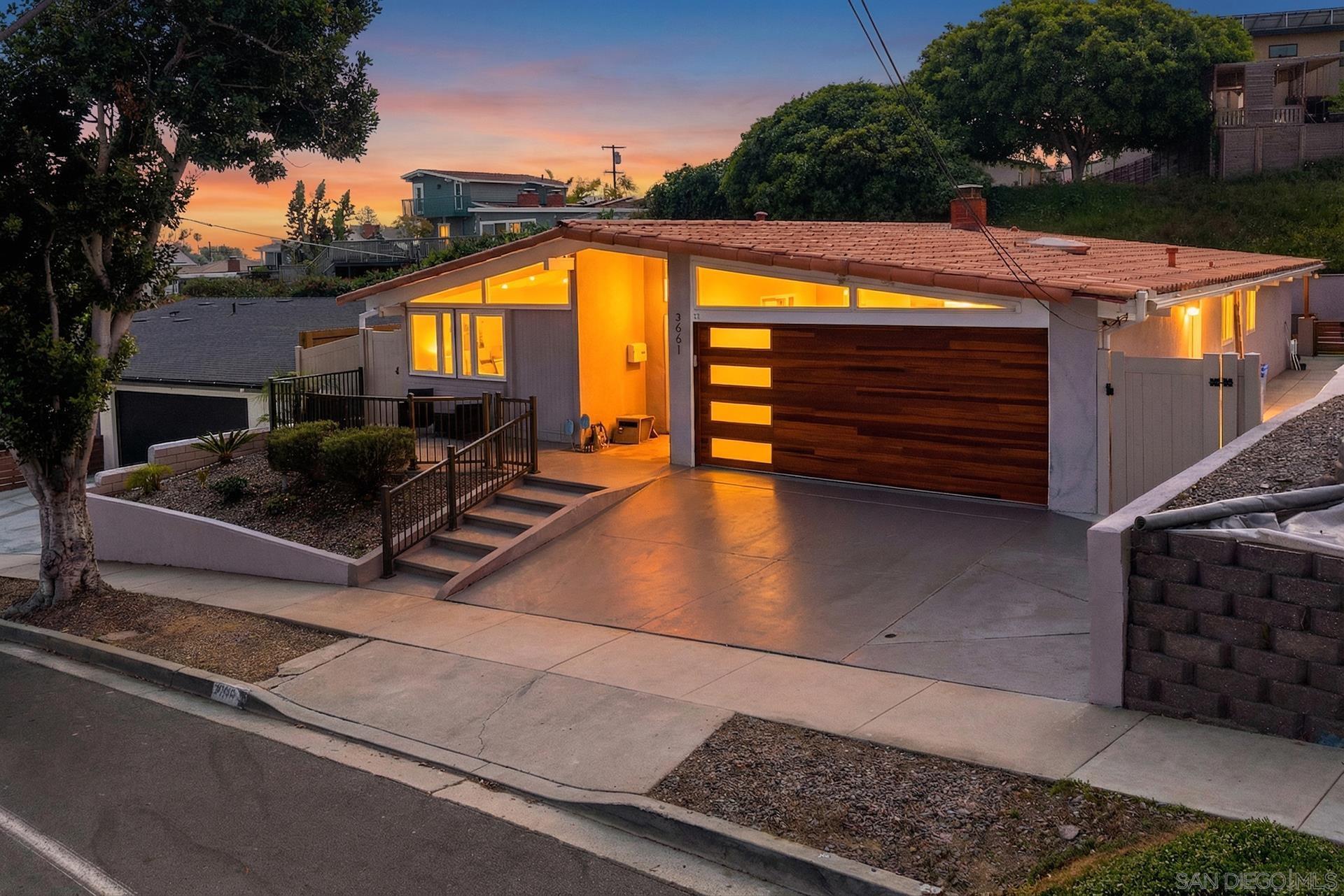 Detail Gallery Image 3 of 71 For 3661  Leland St, San Diego,  CA 92106 - 4 Beds | 2 Baths