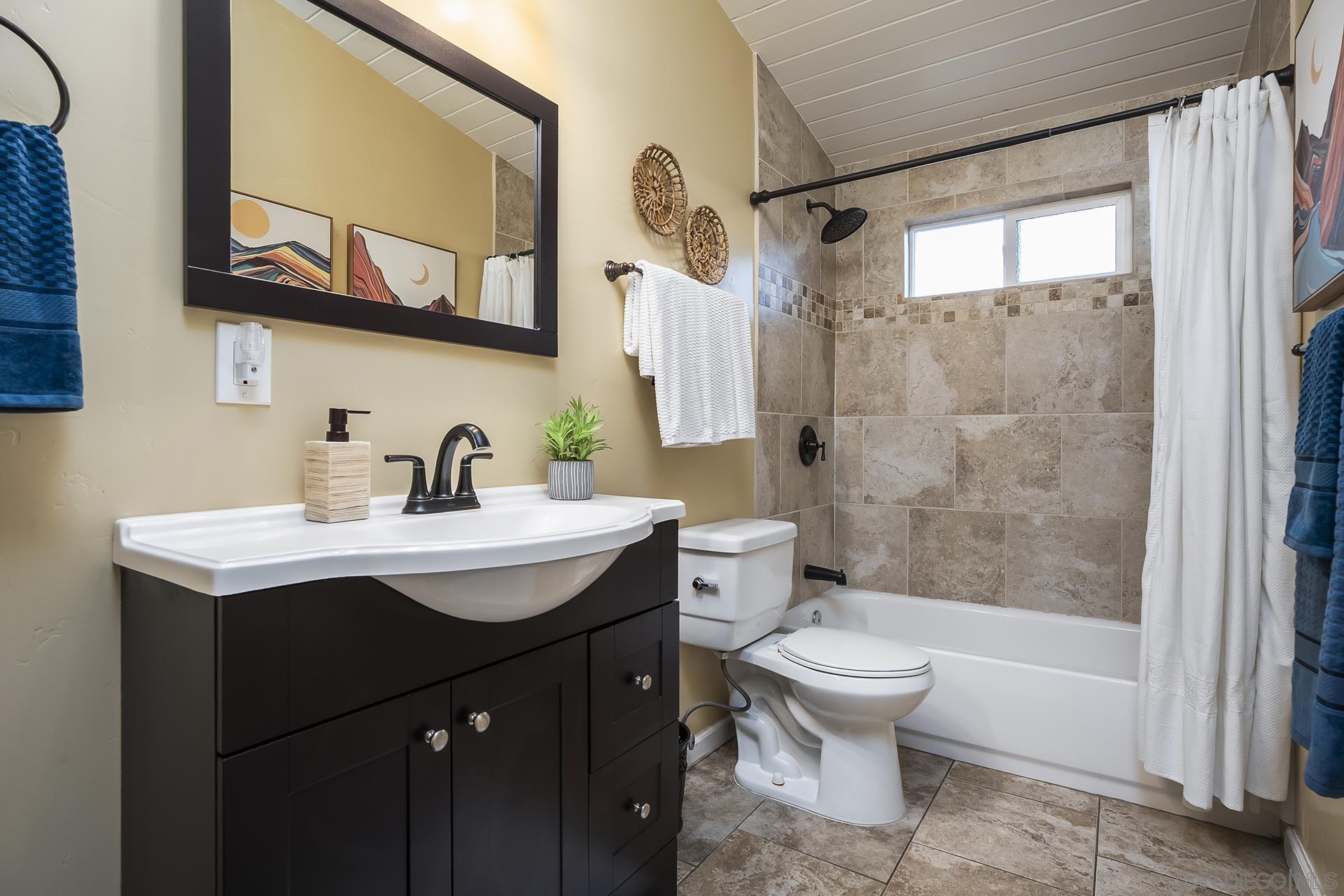 Detail Gallery Image 24 of 71 For 3661  Leland St, San Diego,  CA 92106 - 4 Beds | 2 Baths