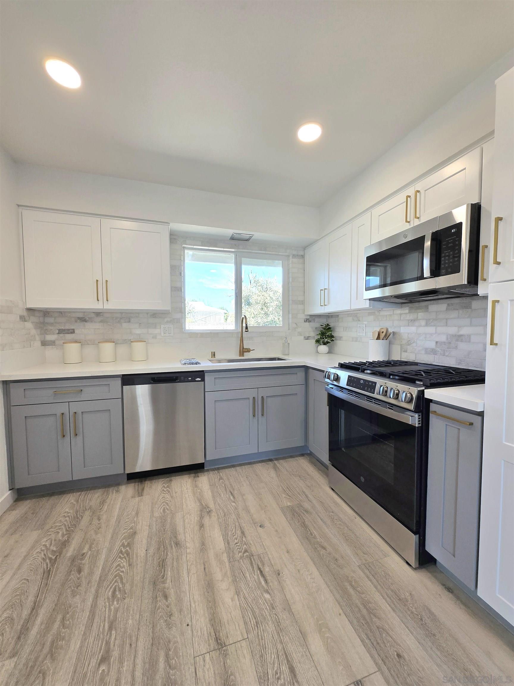 Detail Gallery Image 11 of 30 For 27102  Capilano, Sun City,  CA 92586 - 2 Beds | 1 Baths