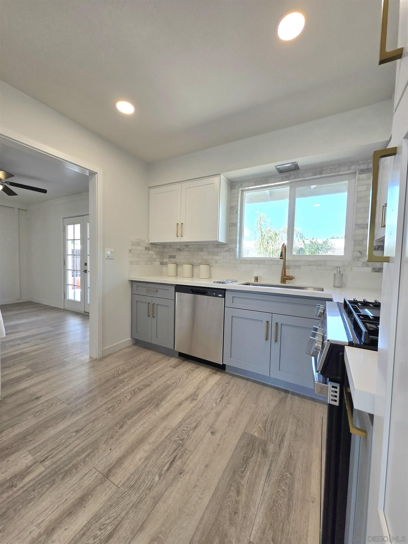 Detail Gallery Image 12 of 30 For 27102  Capilano, Sun City,  CA 92586 - 2 Beds | 1 Baths