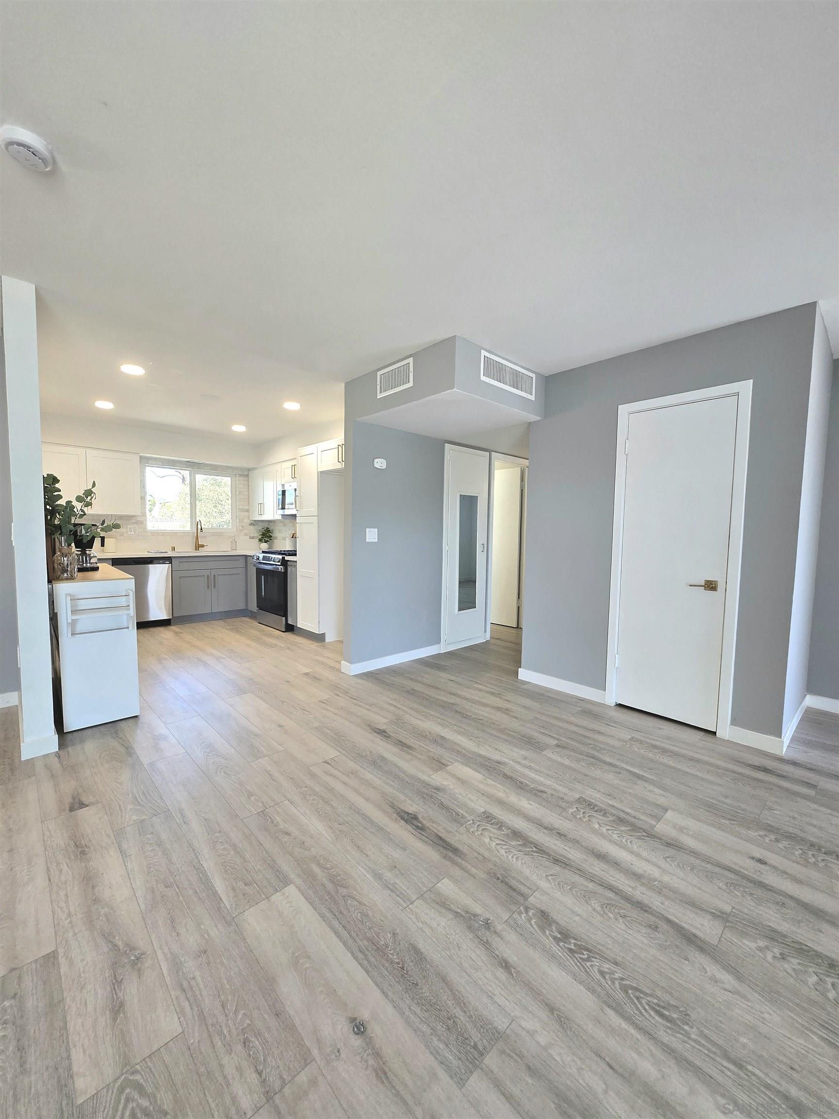 Detail Gallery Image 9 of 30 For 27102  Capilano, Sun City,  CA 92586 - 2 Beds | 1 Baths