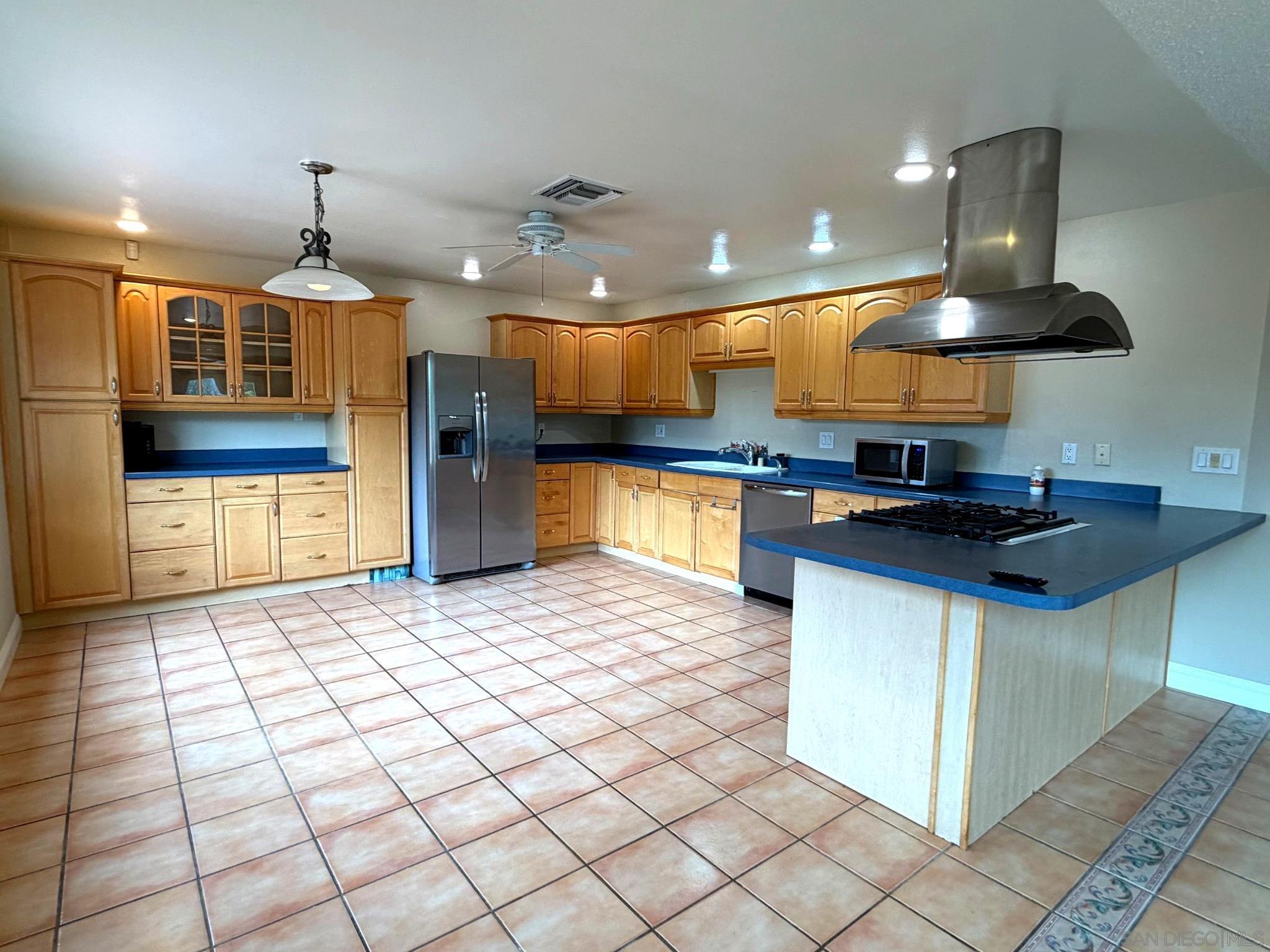 Detail Gallery Image 2 of 32 For 469  Lado De Loma Dr., Vista,  CA 92083 - 4 Beds | 2 Baths