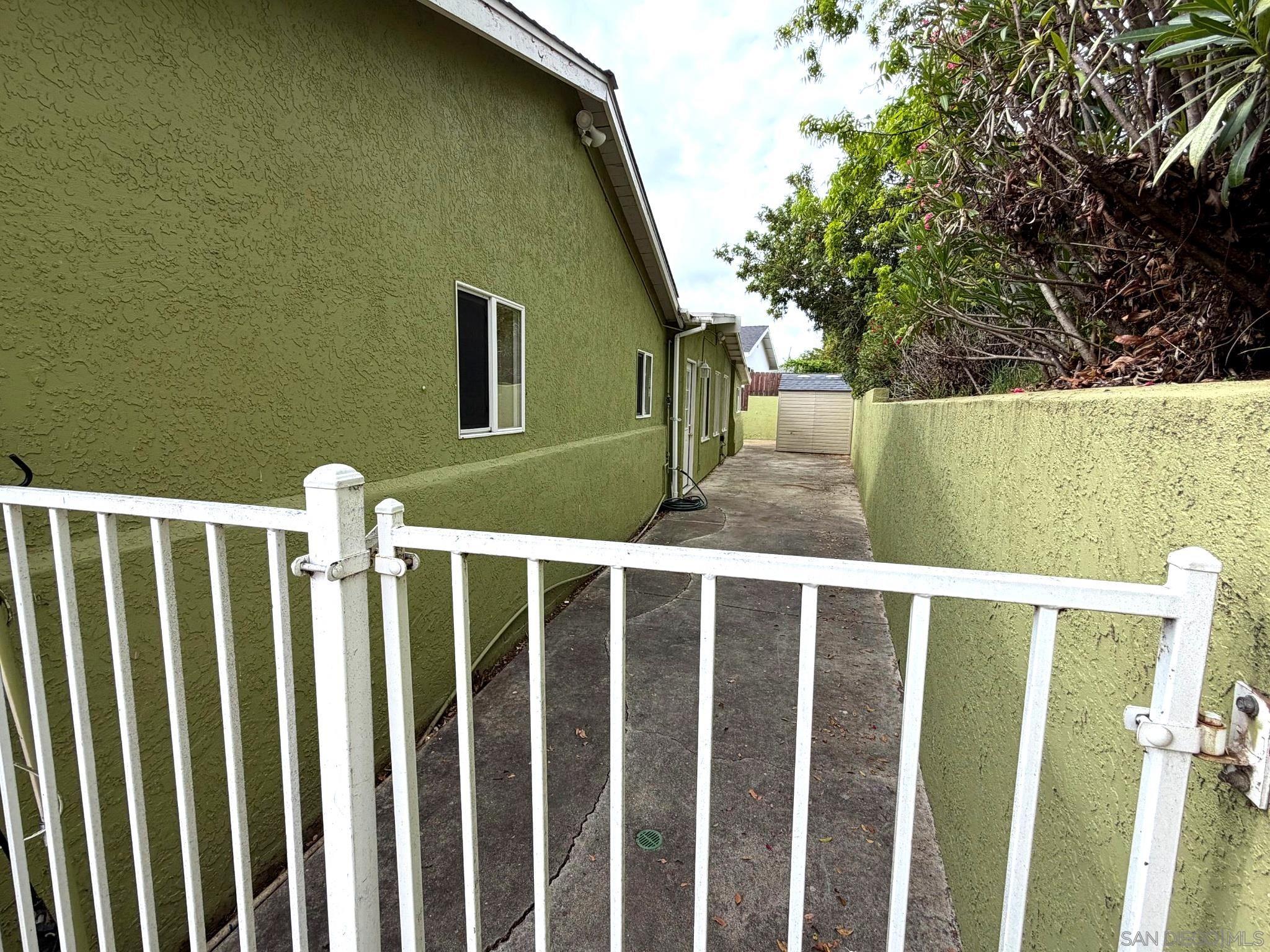 Detail Gallery Image 11 of 32 For 469  Lado De Loma Dr., Vista,  CA 92083 - 4 Beds | 2 Baths