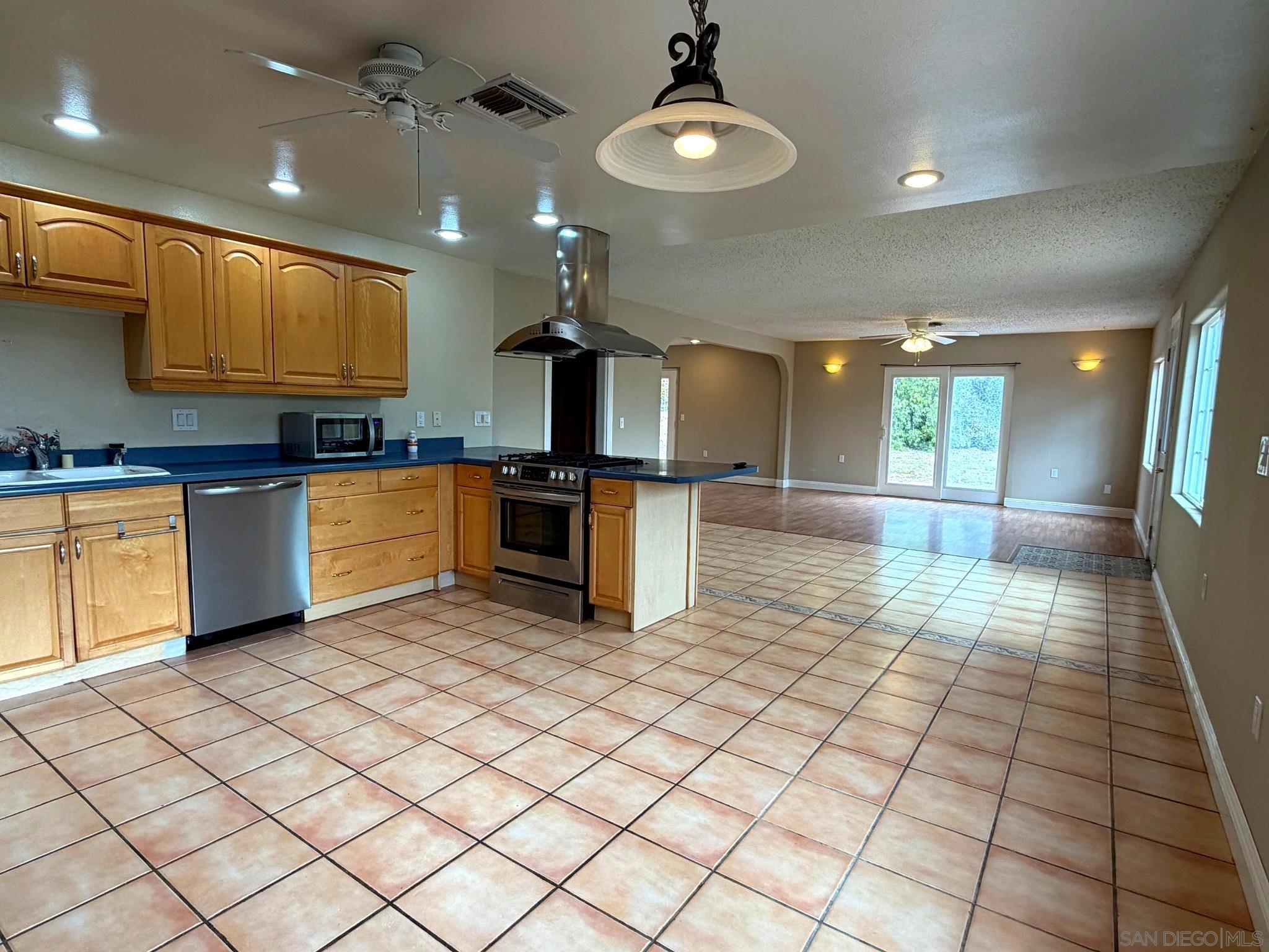 Detail Gallery Image 14 of 32 For 469  Lado De Loma Dr., Vista,  CA 92083 - 4 Beds | 2 Baths