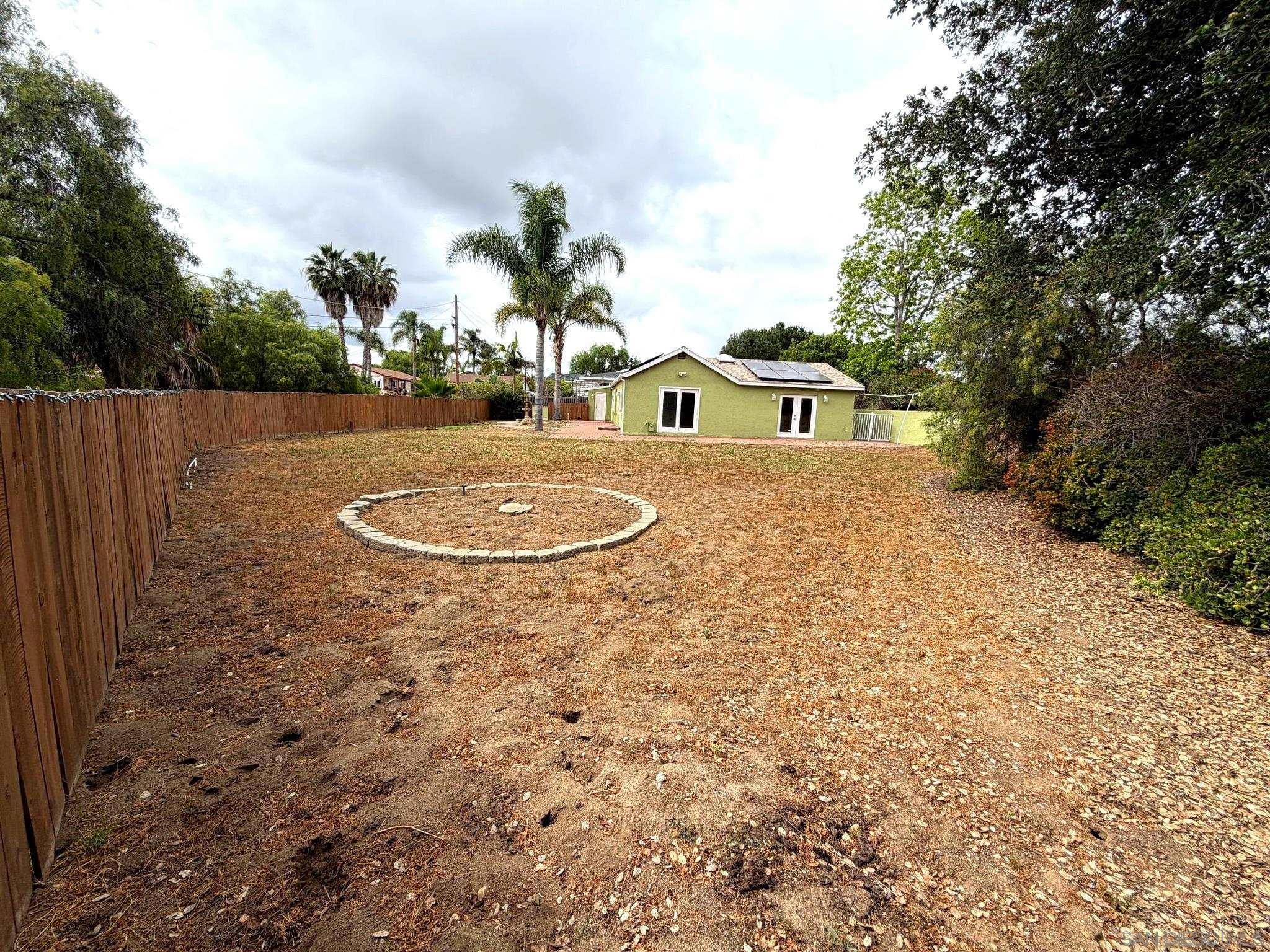 Detail Gallery Image 5 of 32 For 469  Lado De Loma Dr., Vista,  CA 92083 - 4 Beds | 2 Baths