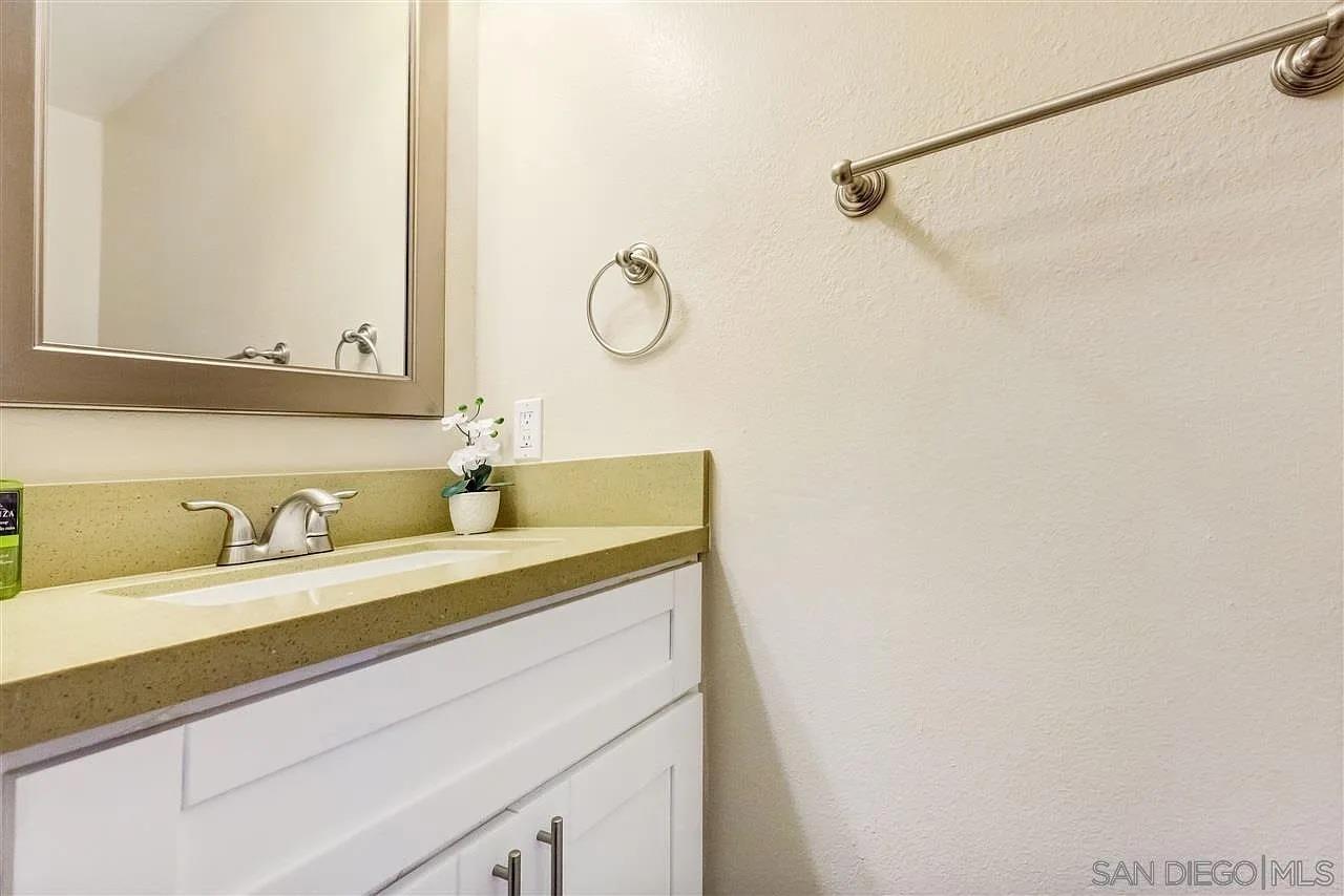 Detail Gallery Image 3 of 21 For 4331  53rd St  #5,  San Diego,  CA 92115 - 2 Beds | 1/1 Baths