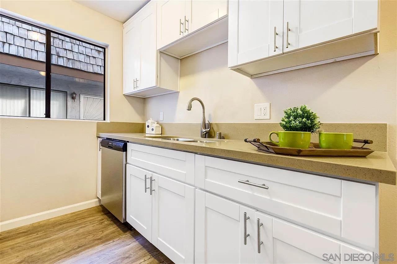 Detail Gallery Image 4 of 21 For 4331  53rd St  #5,  San Diego,  CA 92115 - 2 Beds | 1/1 Baths