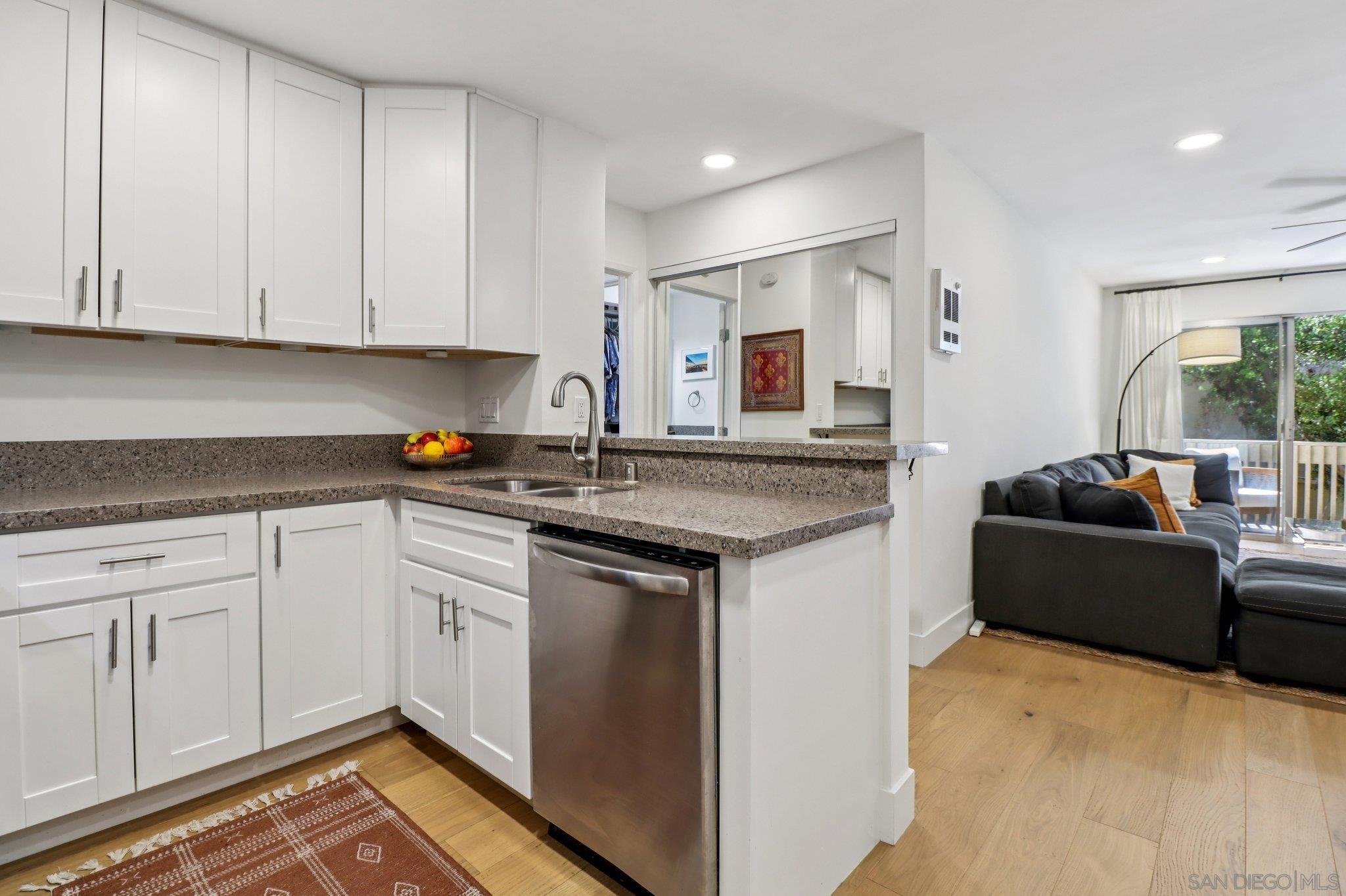 Detail Gallery Image 11 of 42 For 1775  Diamond  #1-136,  San Diego,  CA 92109 - 1 Beds | 1 Baths