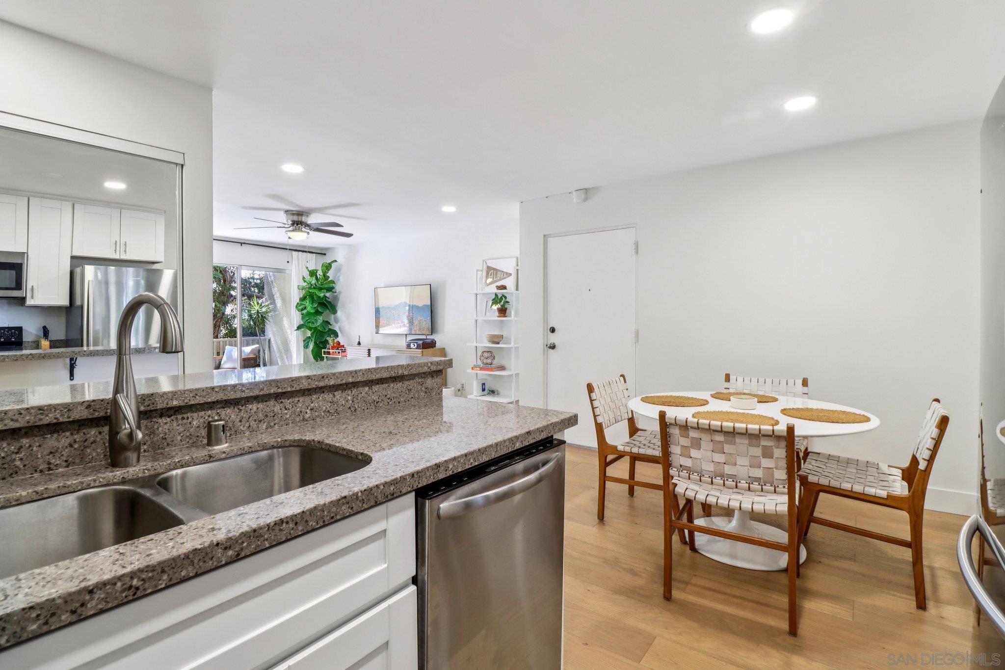 Detail Gallery Image 21 of 42 For 1775  Diamond  #1-136,  San Diego,  CA 92109 - 1 Beds | 1 Baths