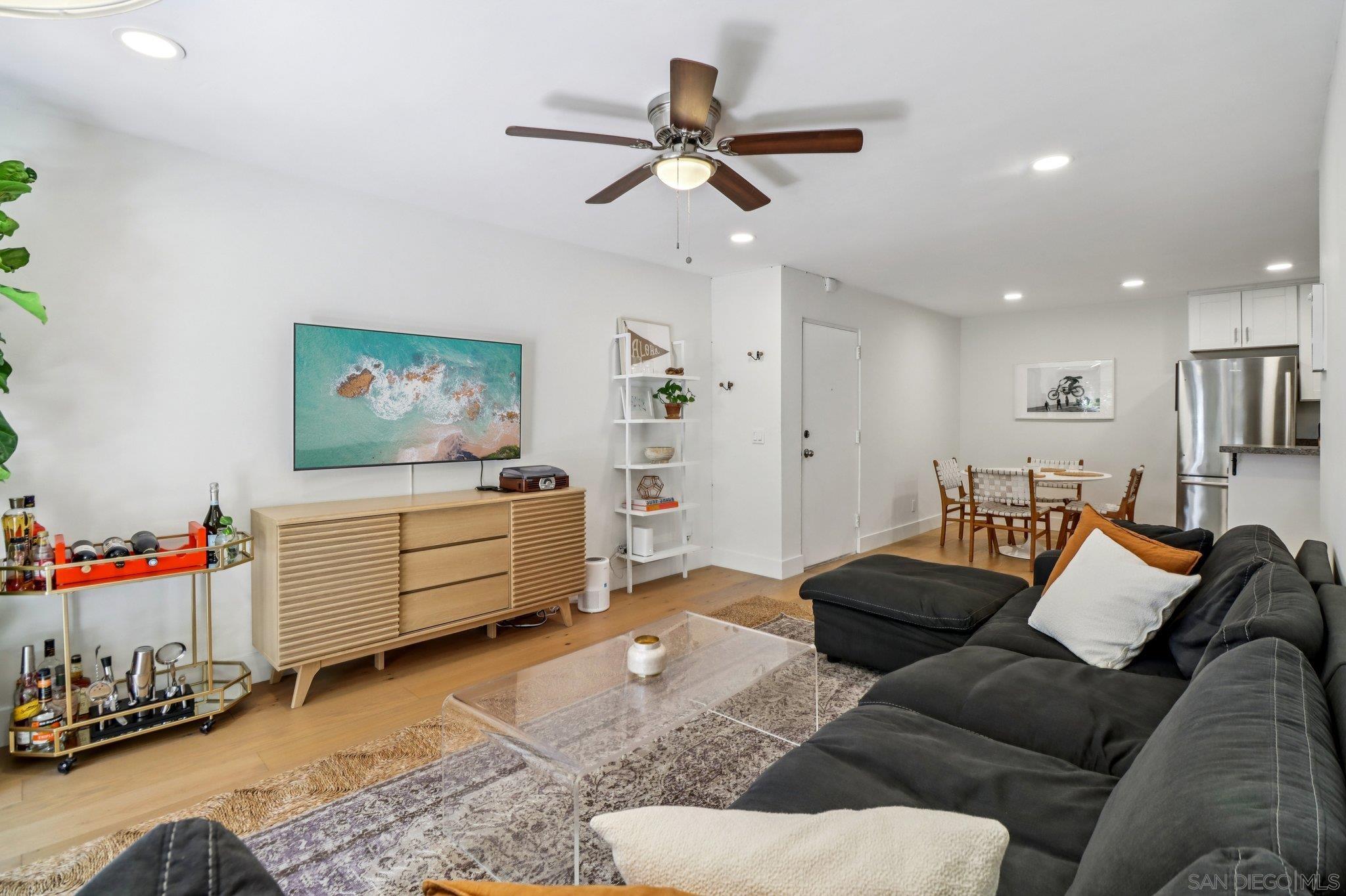 Detail Gallery Image 4 of 42 For 1775  Diamond  #1-136,  San Diego,  CA 92109 - 1 Beds | 1 Baths