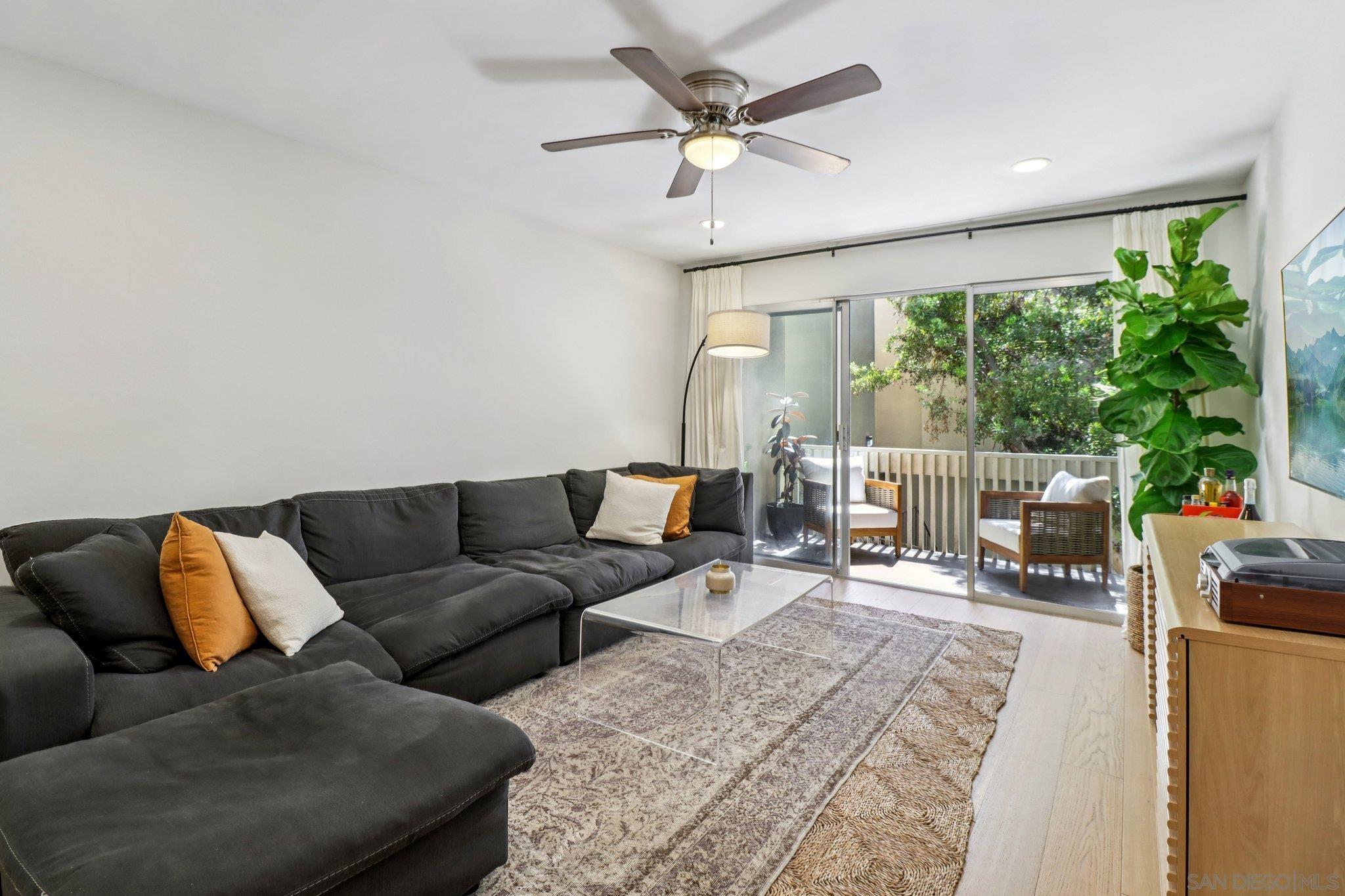 Detail Gallery Image 5 of 42 For 1775  Diamond  #1-136,  San Diego,  CA 92109 - 1 Beds | 1 Baths