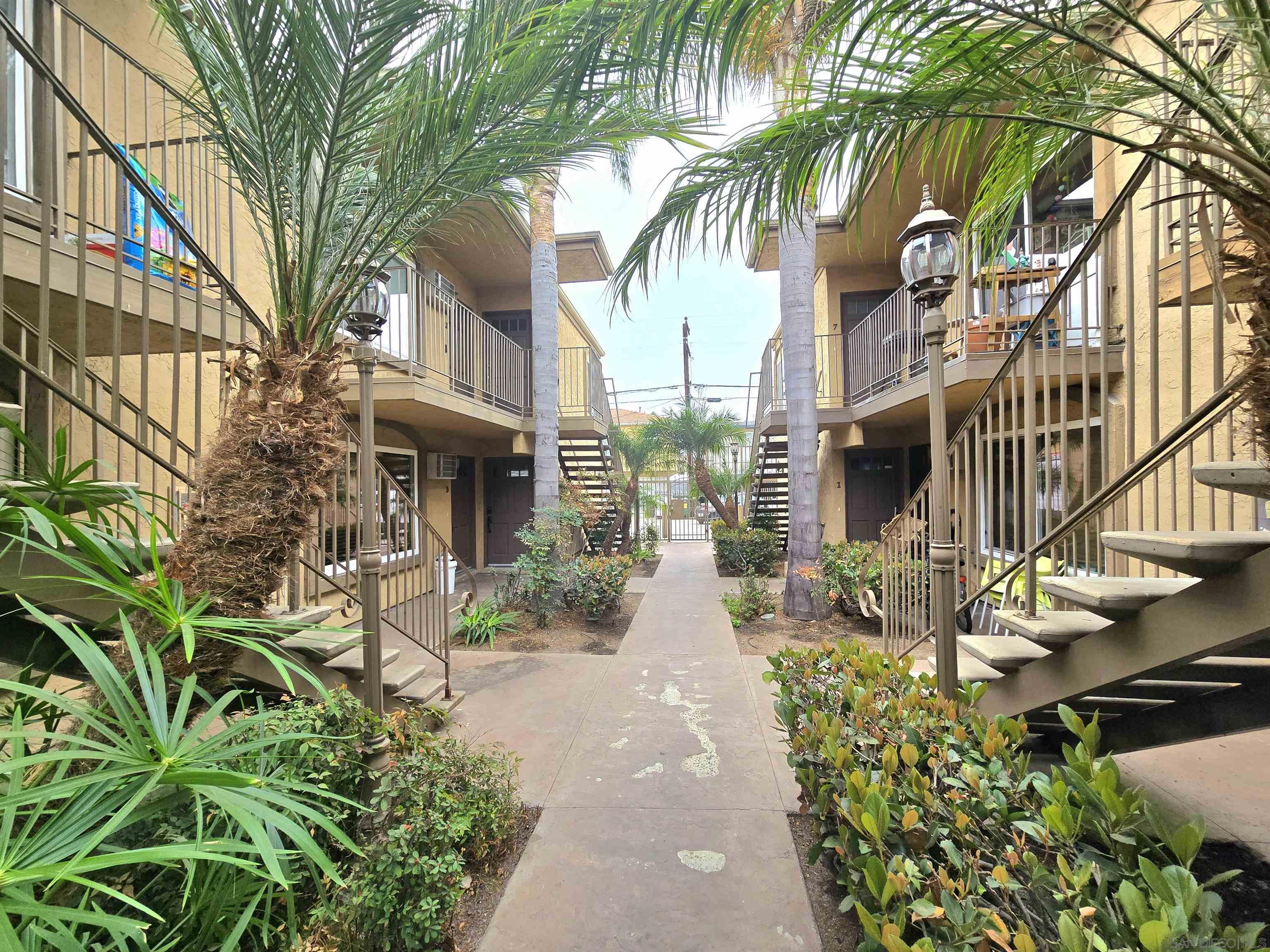 Front Image Thumbnail for SD260006892