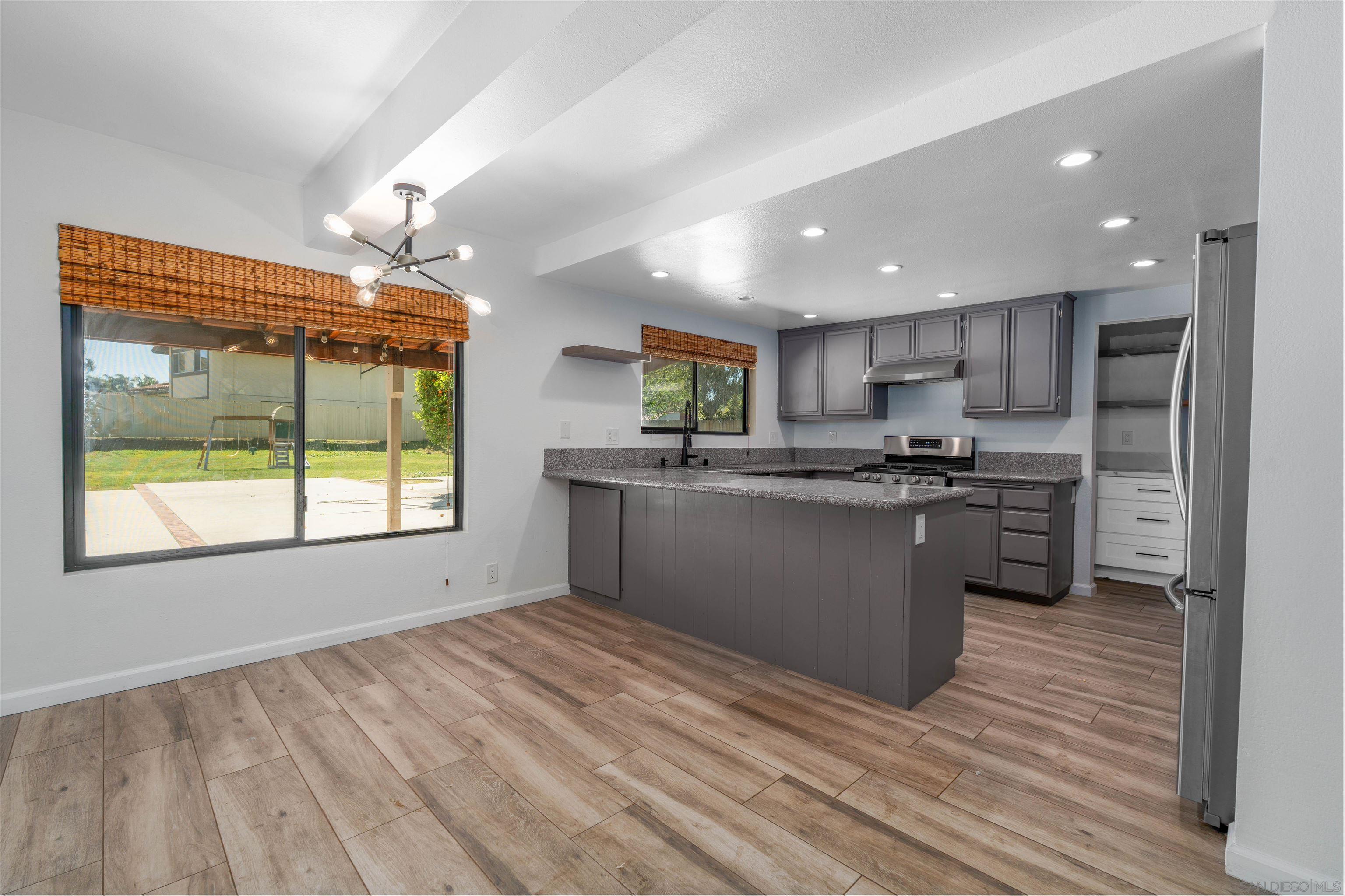 Detail Gallery Image 8 of 33 For 5837  Jeffries Ranch, Oceanside,  CA 92057 - 4 Beds | 2/1 Baths