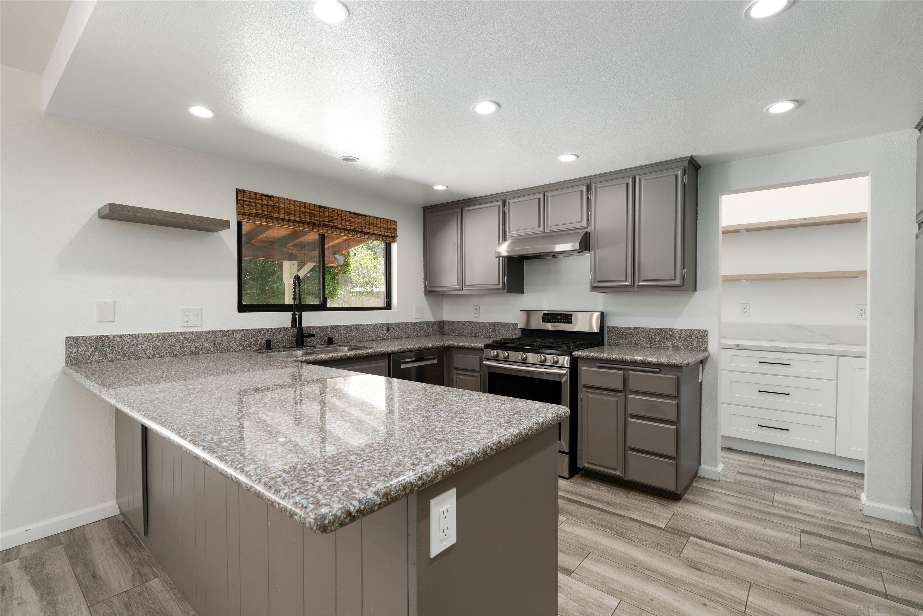 Detail Gallery Image 8 of 31 For 5837  Jeffries Ranch, Oceanside,  CA 92057 - 4 Beds | 2/1 Baths