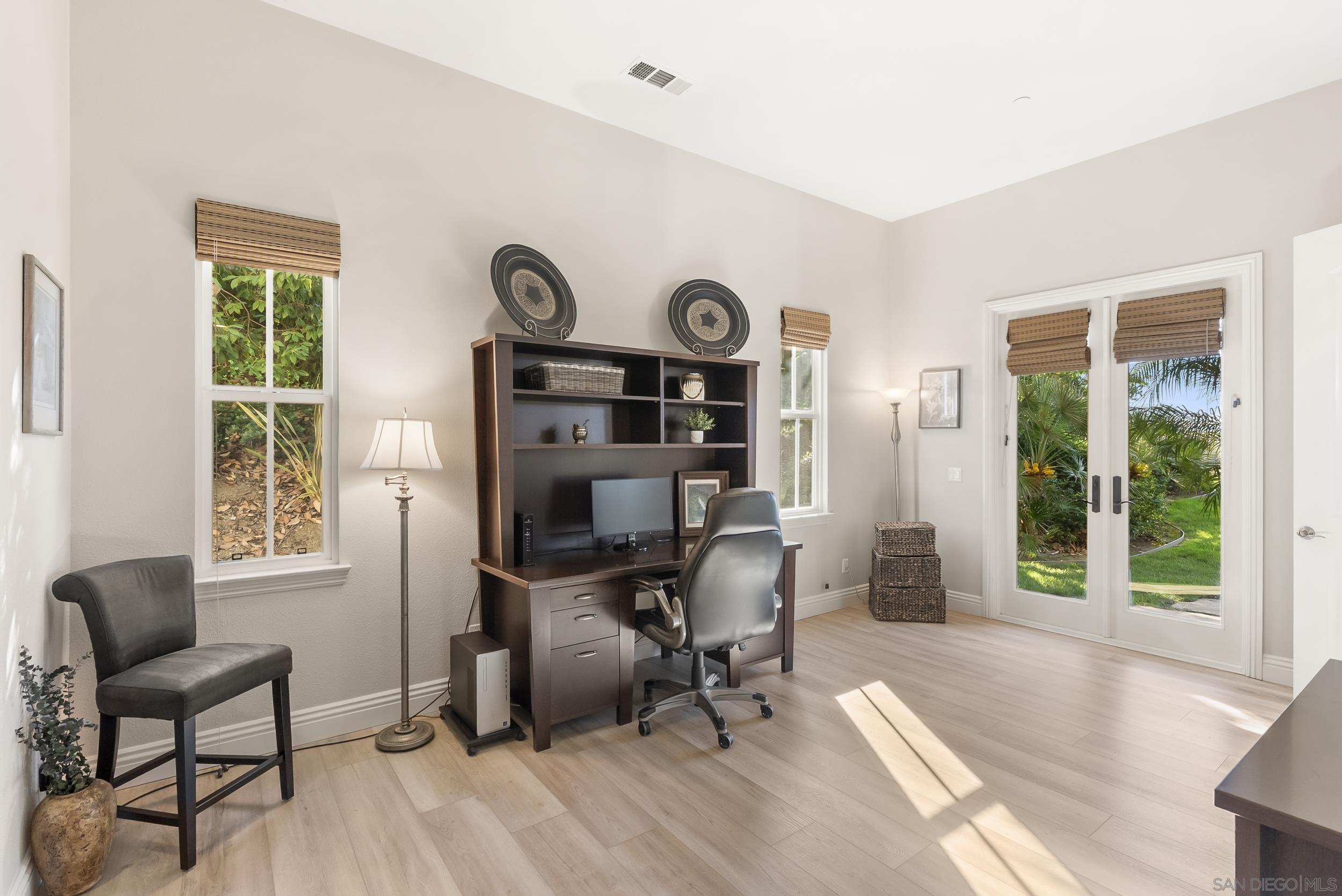 Detail Gallery Image 12 of 60 For 2105  Timneh Court, Oceanside,  CA 92057 - 4 Beds | 4/1 Baths