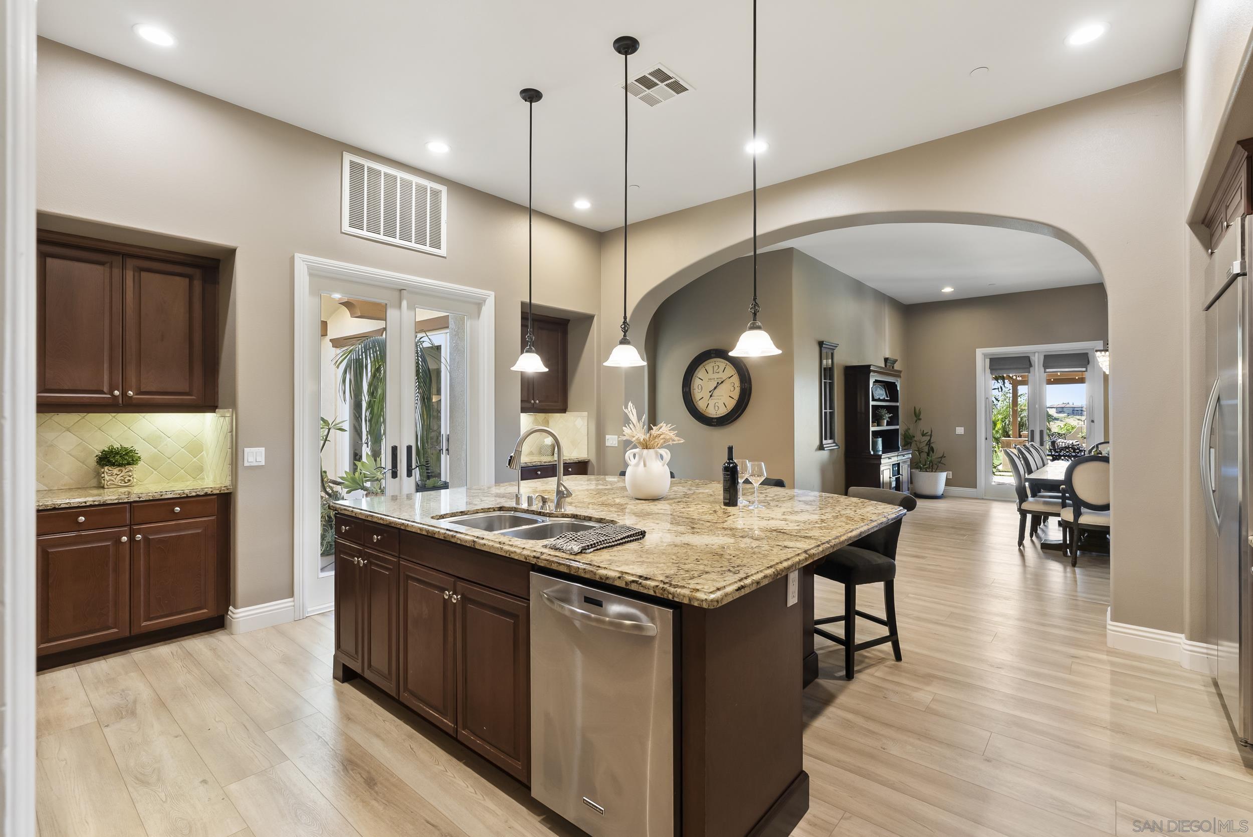 Detail Gallery Image 14 of 60 For 2105  Timneh Court, Oceanside,  CA 92057 - 4 Beds | 4/1 Baths