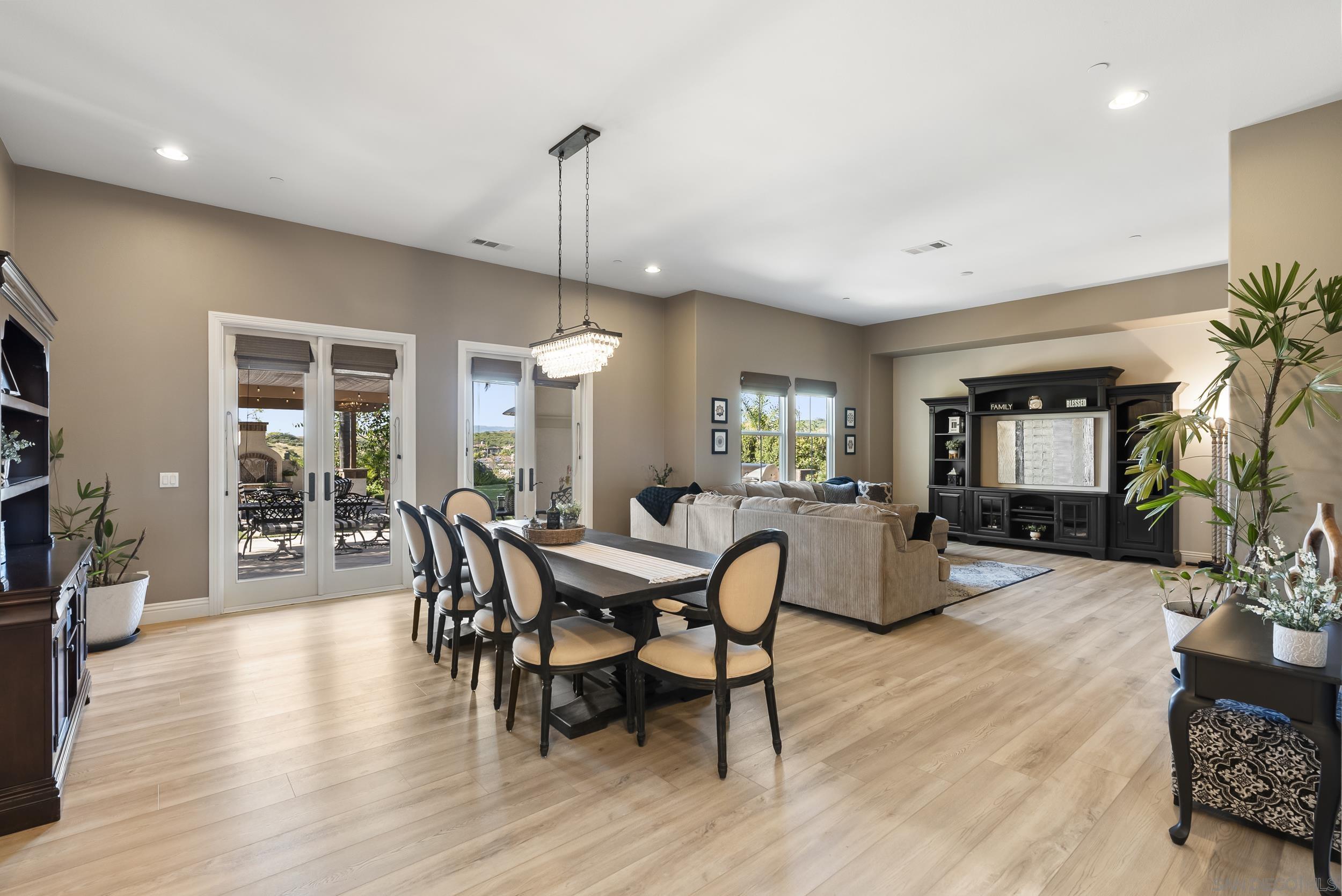 Detail Gallery Image 17 of 60 For 2105  Timneh Court, Oceanside,  CA 92057 - 4 Beds | 4/1 Baths