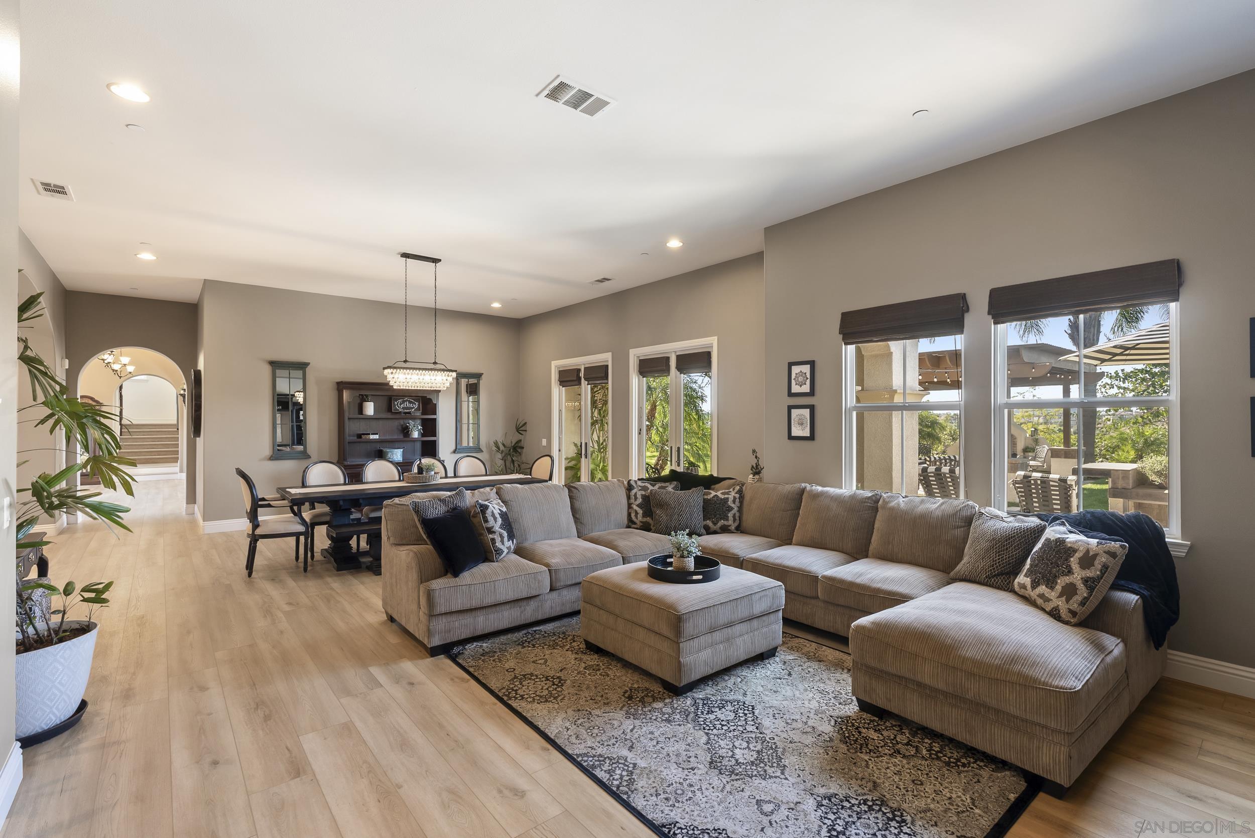 Detail Gallery Image 18 of 60 For 2105  Timneh Court, Oceanside,  CA 92057 - 4 Beds | 4/1 Baths