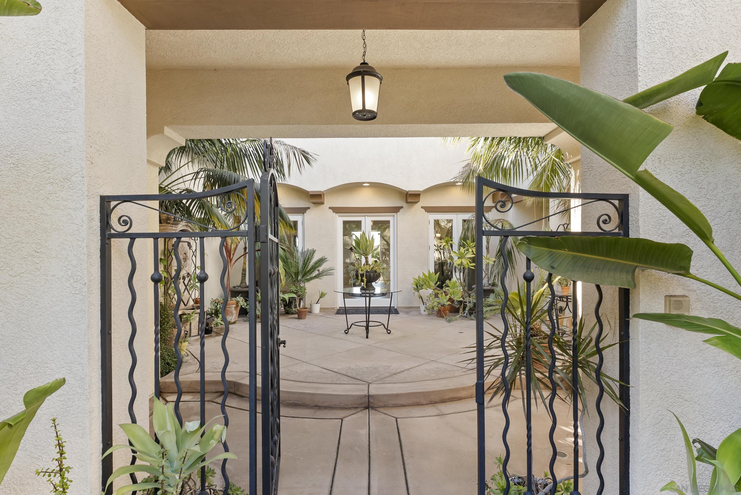 Detail Gallery Image 6 of 60 For 2105  Timneh Court, Oceanside,  CA 92057 - 4 Beds | 4/1 Baths