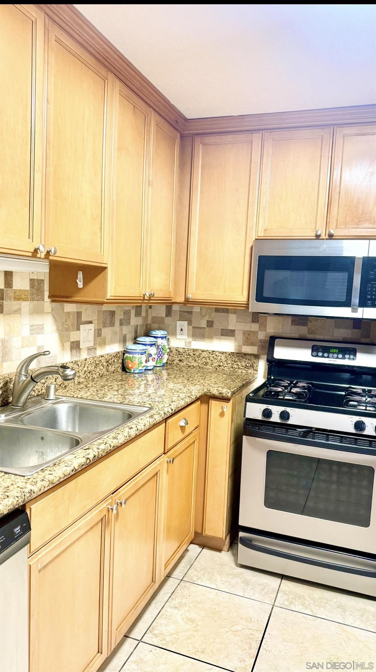 Detail Gallery Image 16 of 43 For 9938  Buena Vista Dr  #3,  Spring Valley,  CA 91977 - 2 Beds | 2 Baths