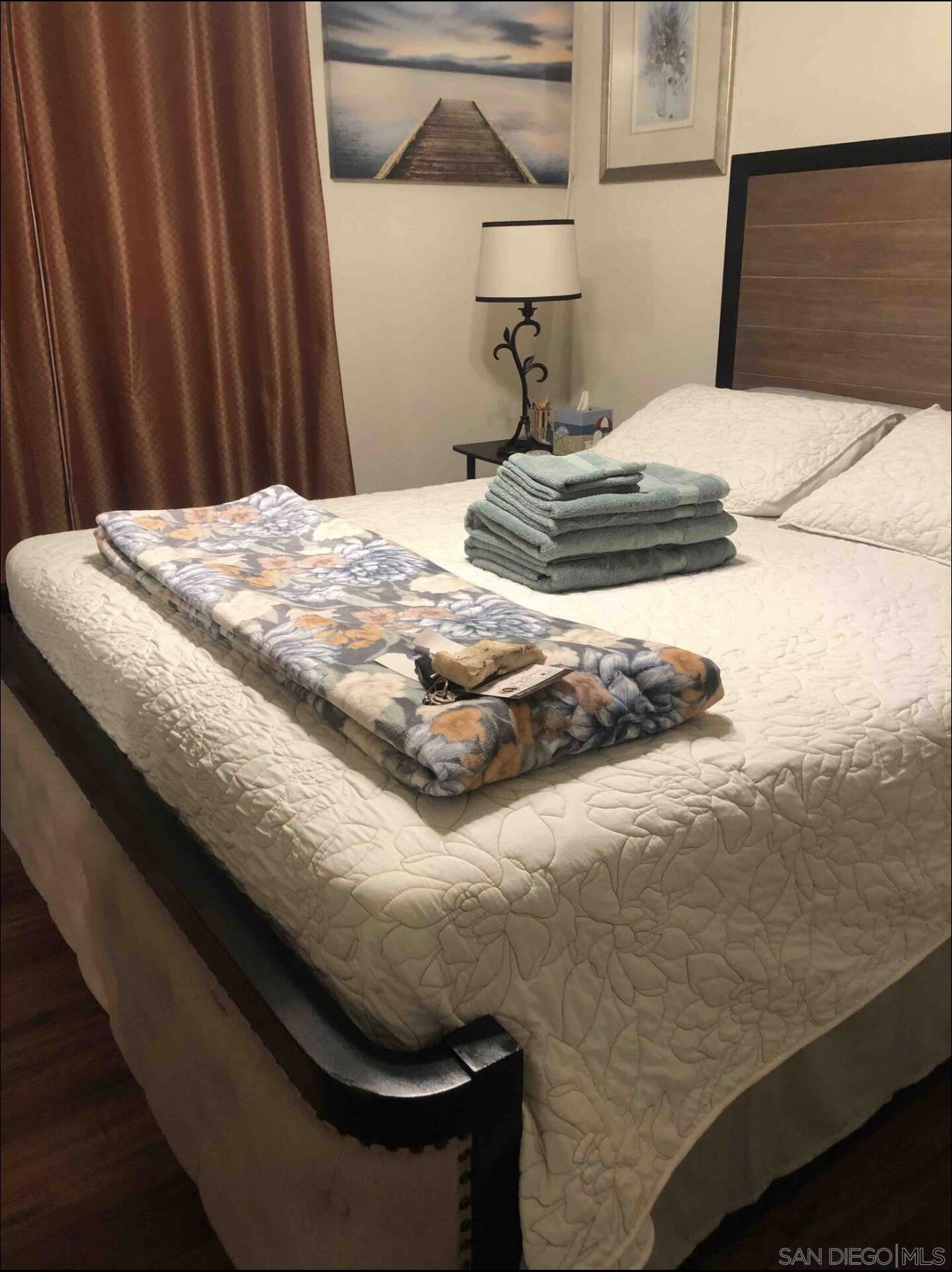 Detail Gallery Image 5 of 43 For 9938  Buena Vista Dr  #3,  Spring Valley,  CA 91977 - 2 Beds | 2 Baths