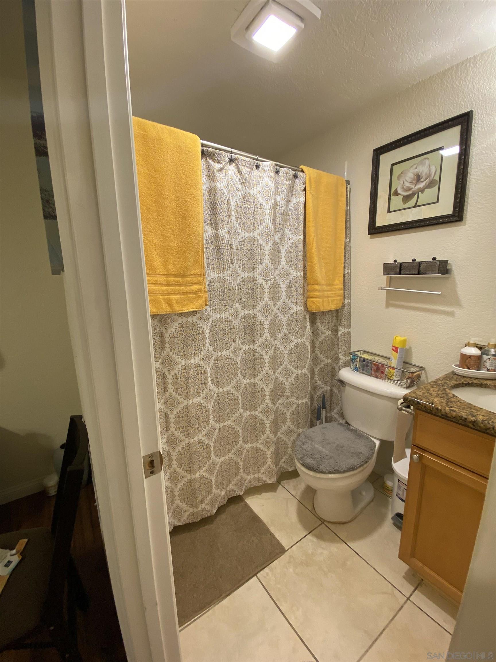Detail Gallery Image 9 of 43 For 9938  Buena Vista Dr  #3,  Spring Valley,  CA 91977 - 2 Beds | 2 Baths