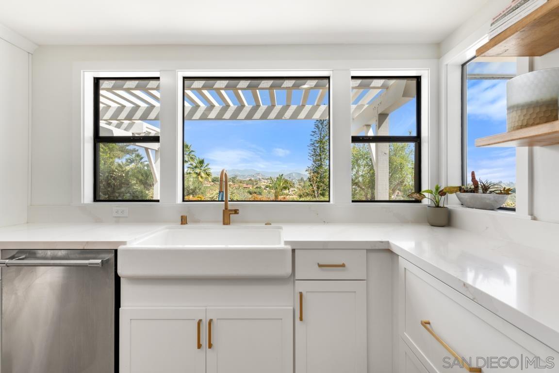 Detail Gallery Image 11 of 67 For 1097  Camino Alisos, Fallbrook,  CA 92028 - 6 Beds | 5 Baths