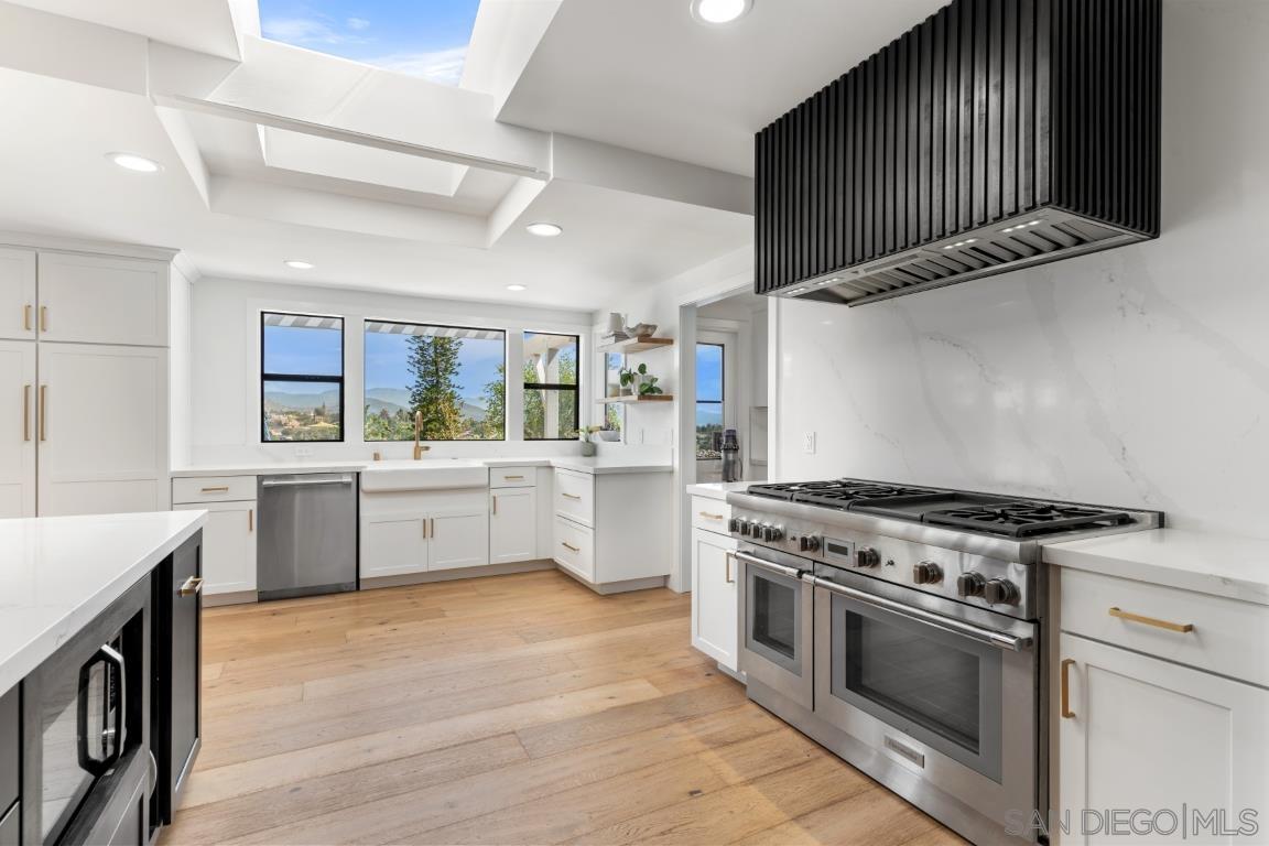 Detail Gallery Image 12 of 67 For 1097  Camino Alisos, Fallbrook,  CA 92028 - 6 Beds | 5 Baths