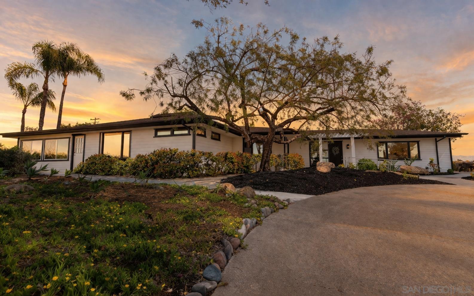 Detail Gallery Image 3 of 67 For 1097  Camino Alisos, Fallbrook,  CA 92028 - 6 Beds | 5 Baths