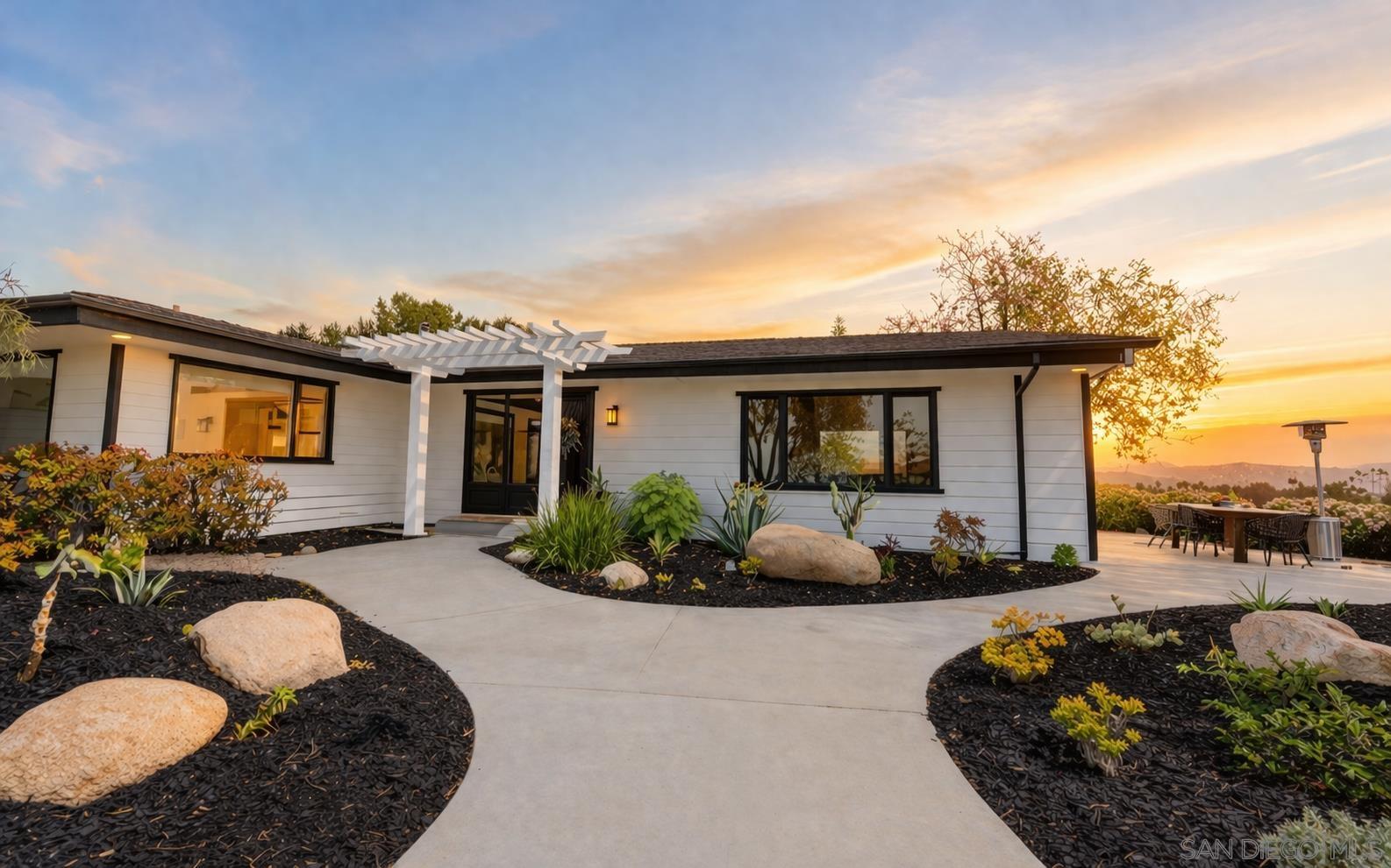 Detail Gallery Image 4 of 67 For 1097  Camino Alisos, Fallbrook,  CA 92028 - 6 Beds | 5 Baths