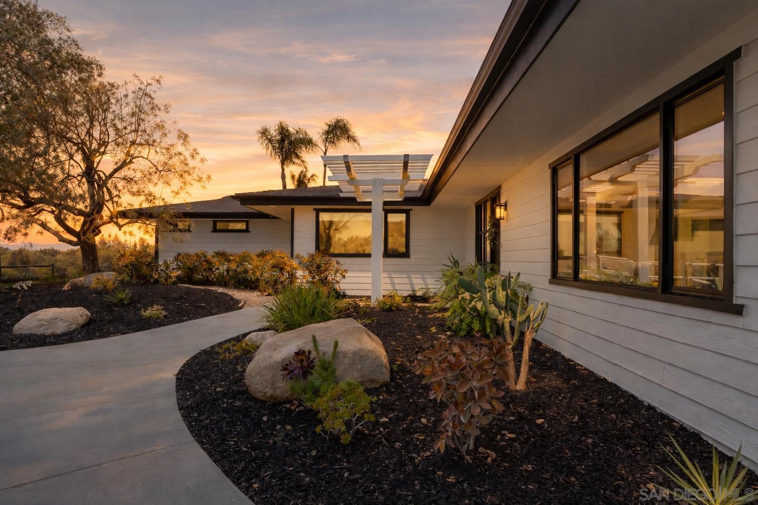 Detail Gallery Image 5 of 67 For 1097  Camino Alisos, Fallbrook,  CA 92028 - 6 Beds | 5 Baths